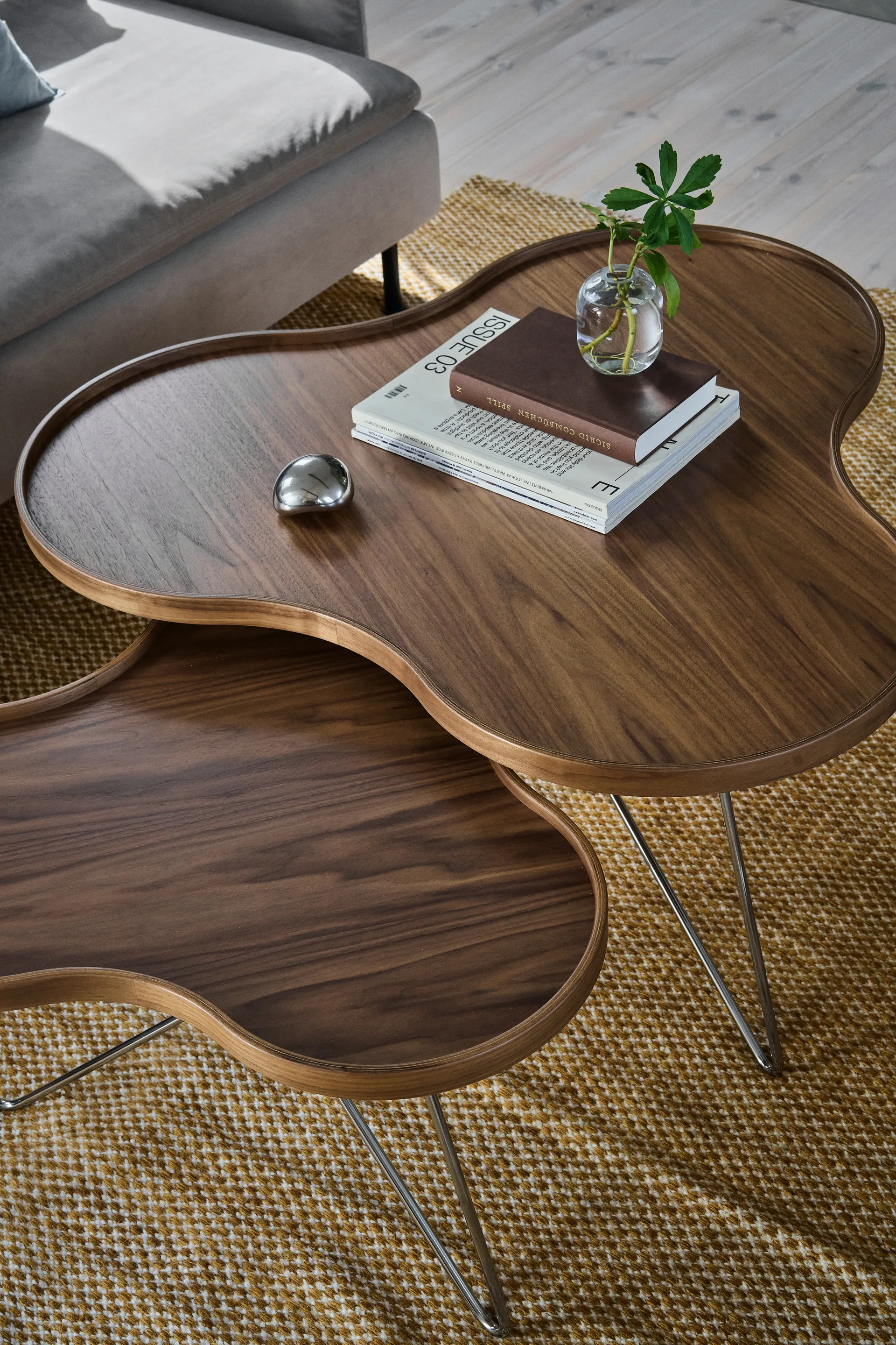 Tavolo Flower mono Edizione Speciale 62x66 cm, H39 cm-noce laccato-acciaio cromato Swedese