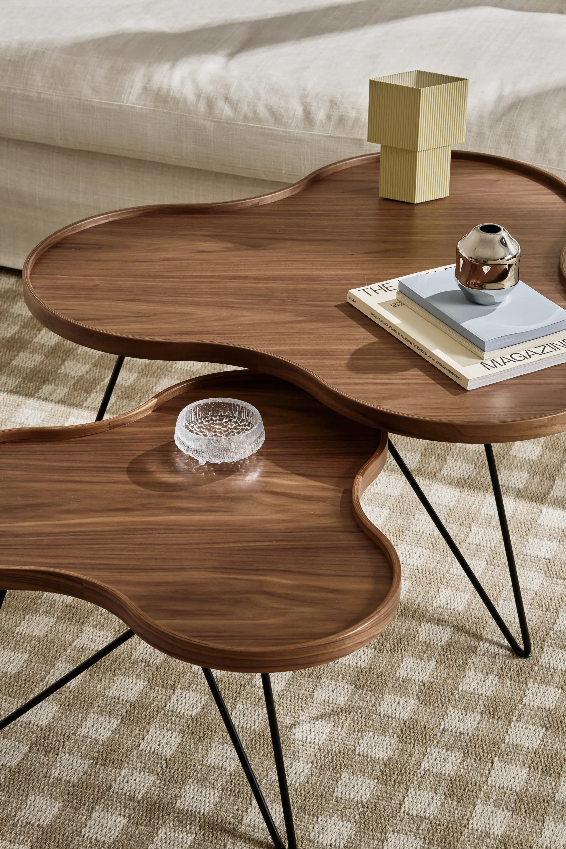 Tavolo Flower mono Edizione Speciale 62x66 cm, H39 cm-noce laccato-acciaio verniciato nero Swedese