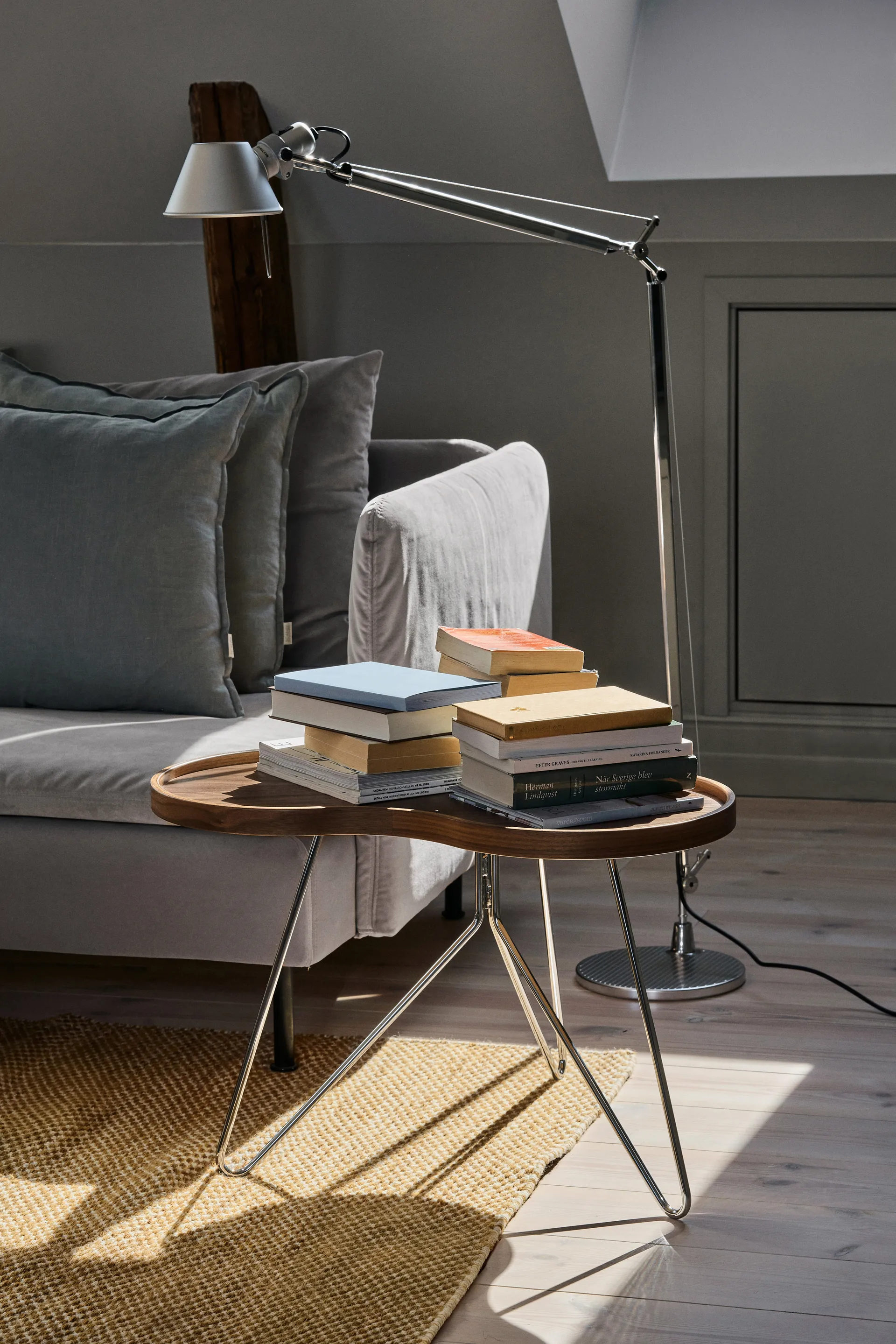 Tavolo Flower mono Edizione Speciale 62x66 cm, H45 cm-noce laccato-acciaio cromato Swedese