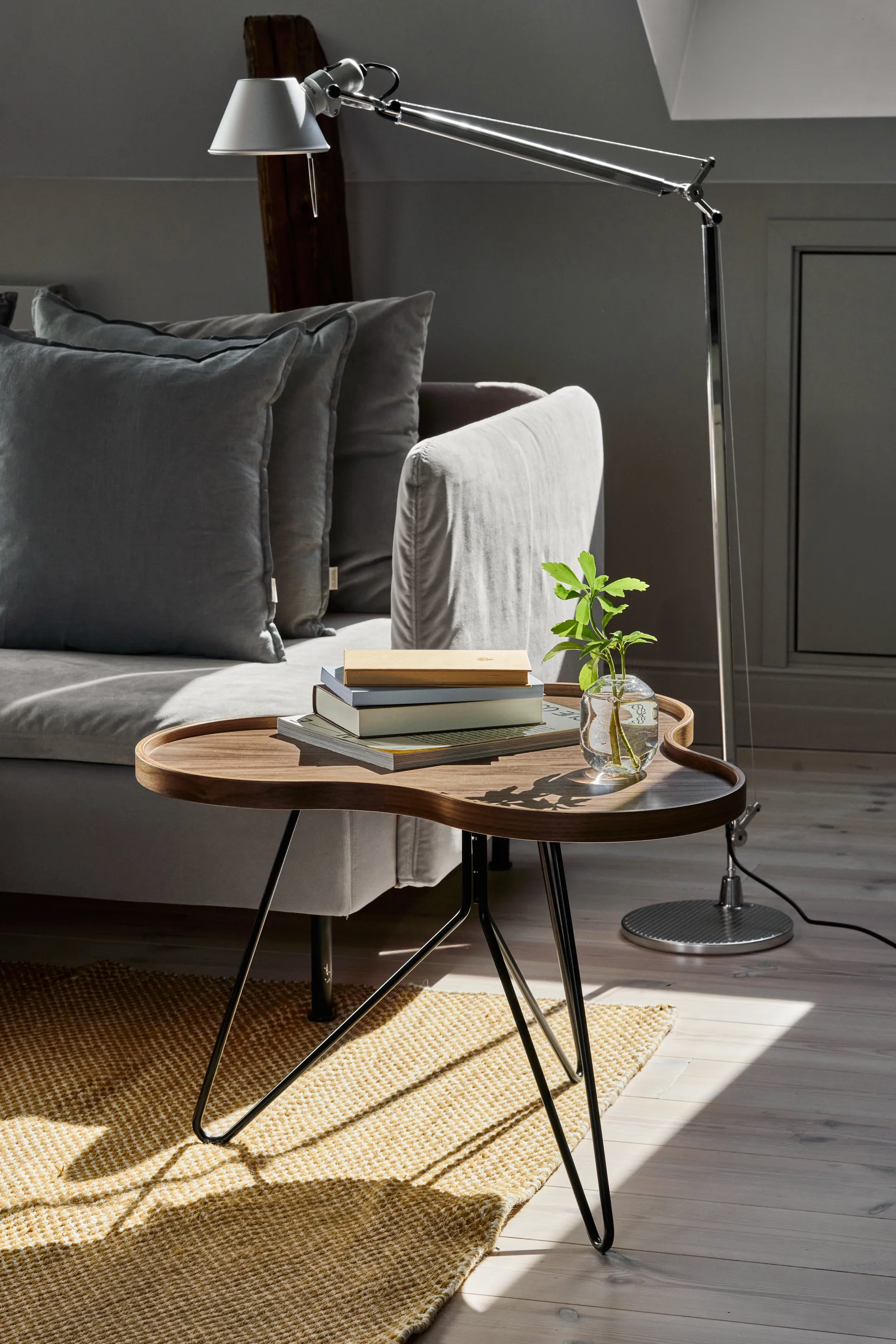 Tavolo Flower mono Edizione Speciale 62x66 cm, H45 cm-noce laccato-acciaio verniciato nero Swedese