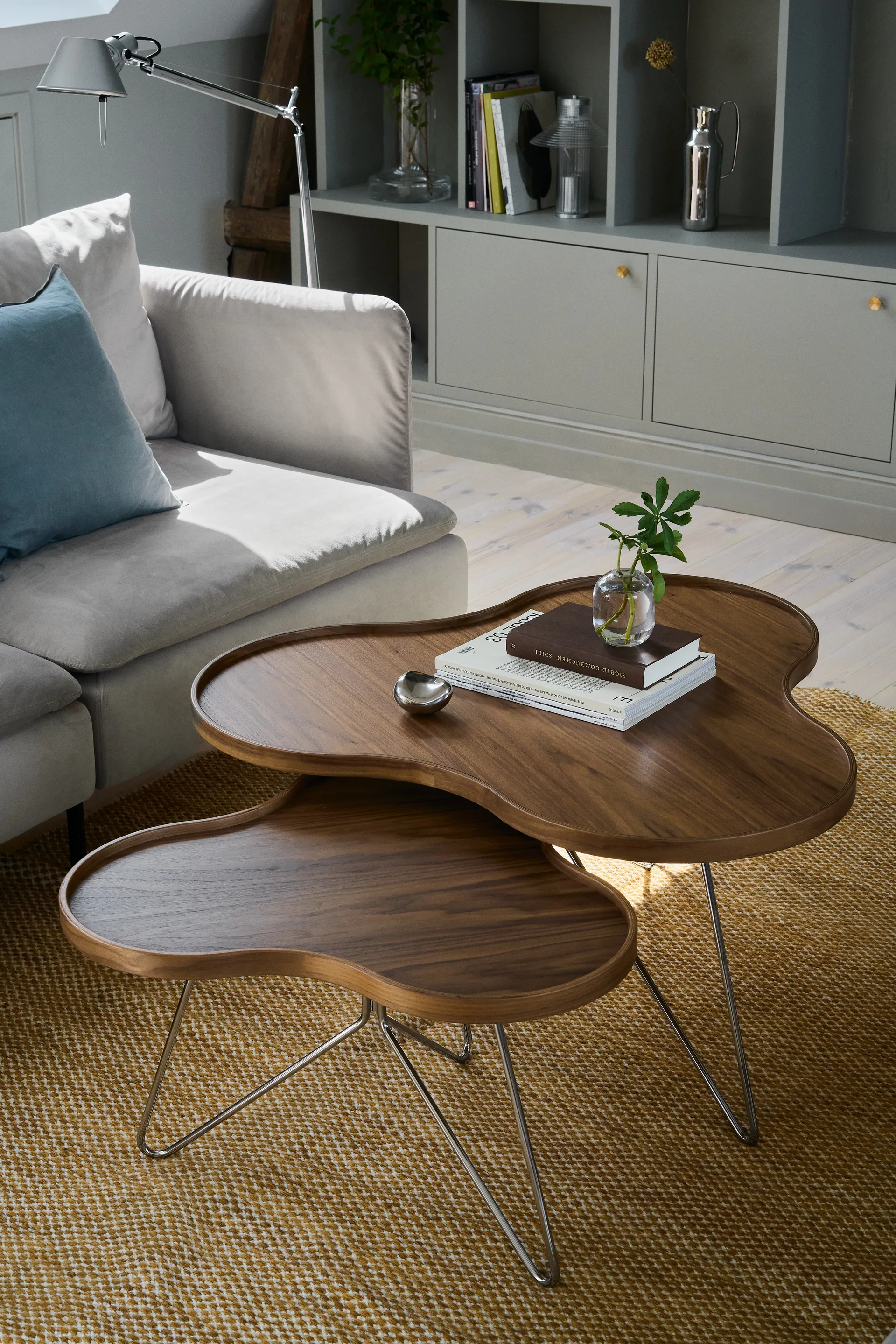 Tavolo Flower mono Edizione Speciale 84x90 cm, H45 cm-noce laccato-acciaio cromato Swedese