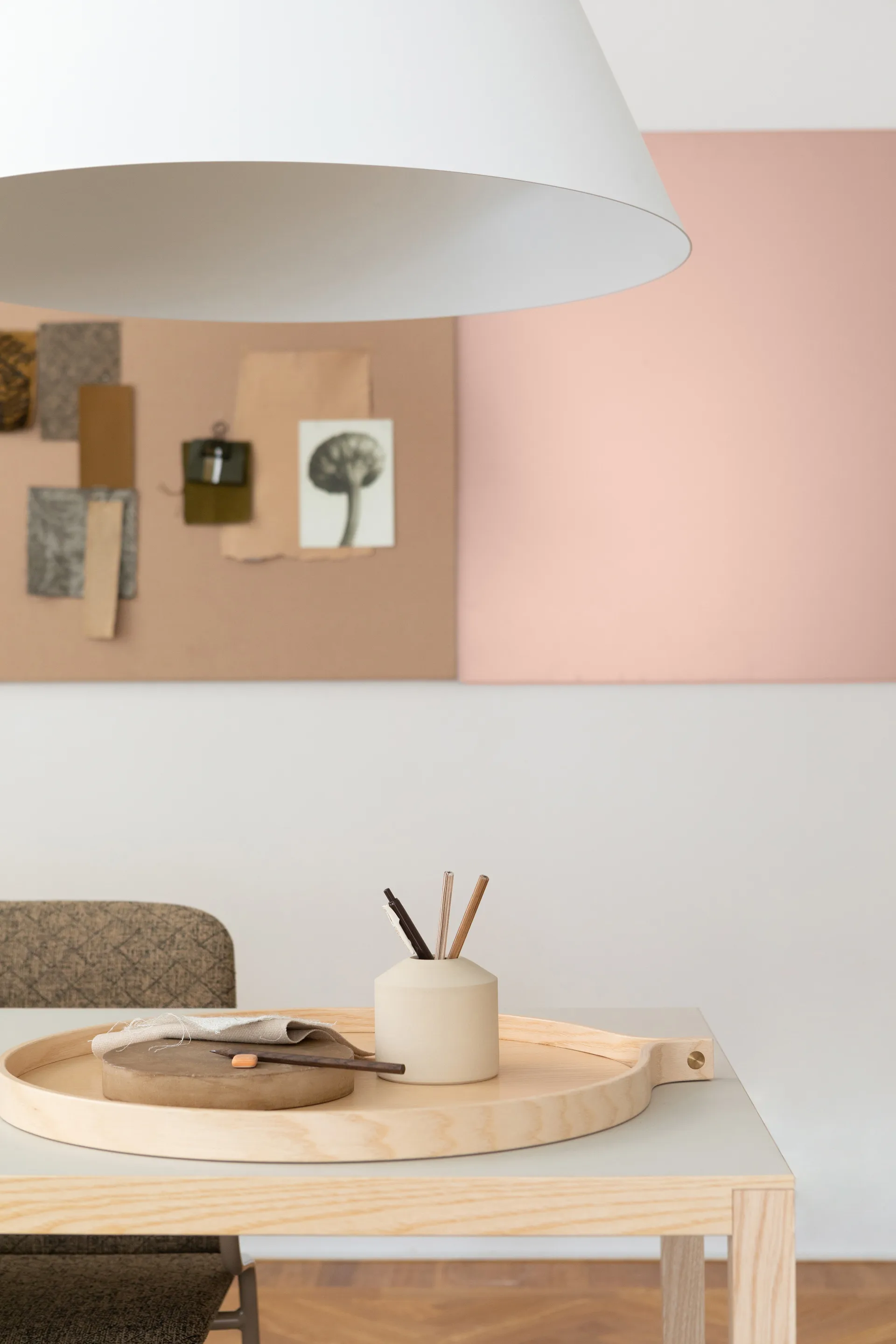 Vassoio Comma Ø 52 cm, Frassino laccato Swedese