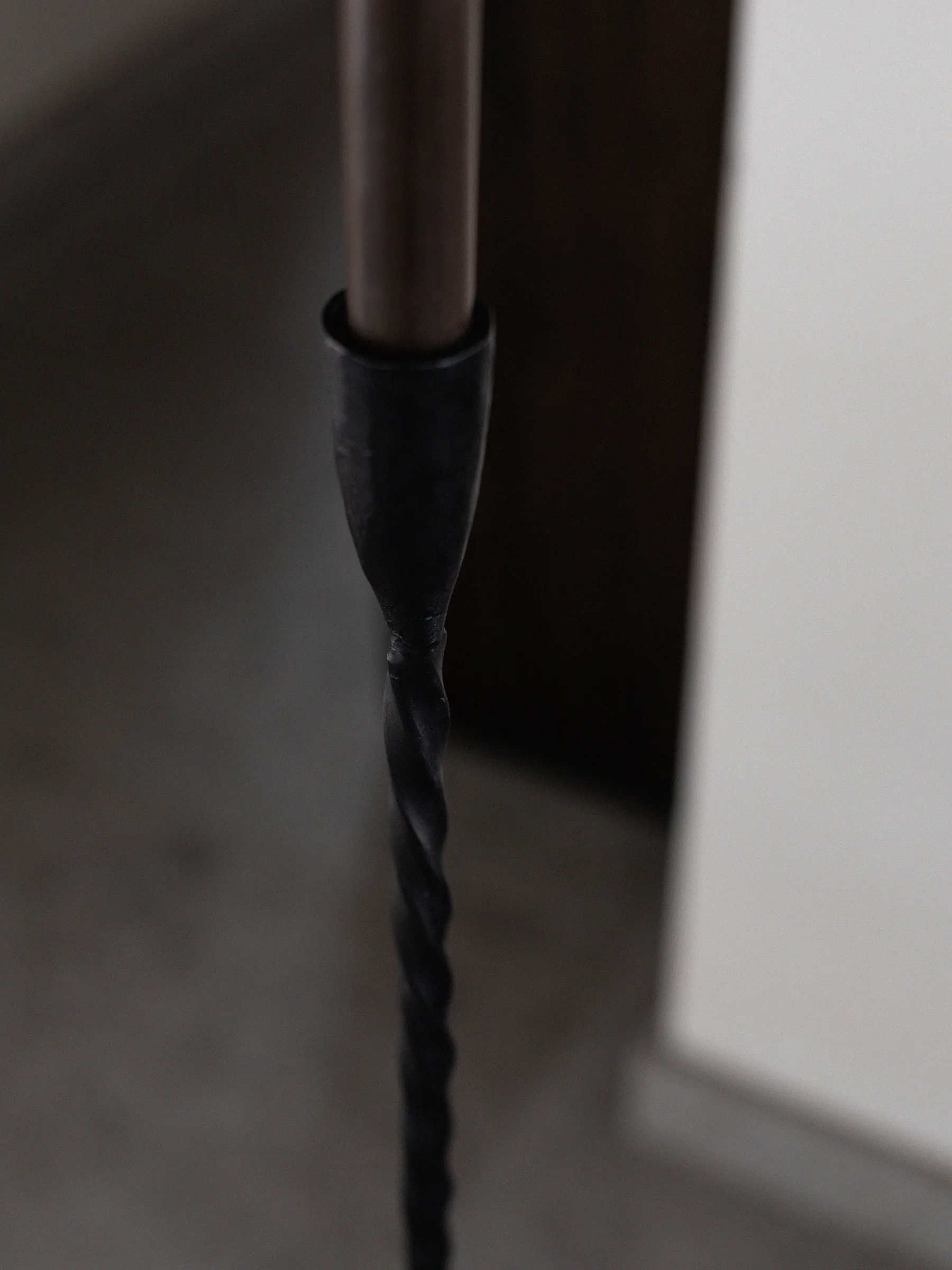 Portacandela da pavimento Twist 80 cm, Nero Tell Me More