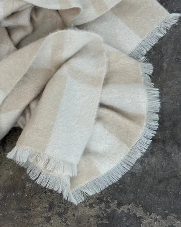Hallin plaid in mohair - Beige-off white, 130x170 cm - Tinted