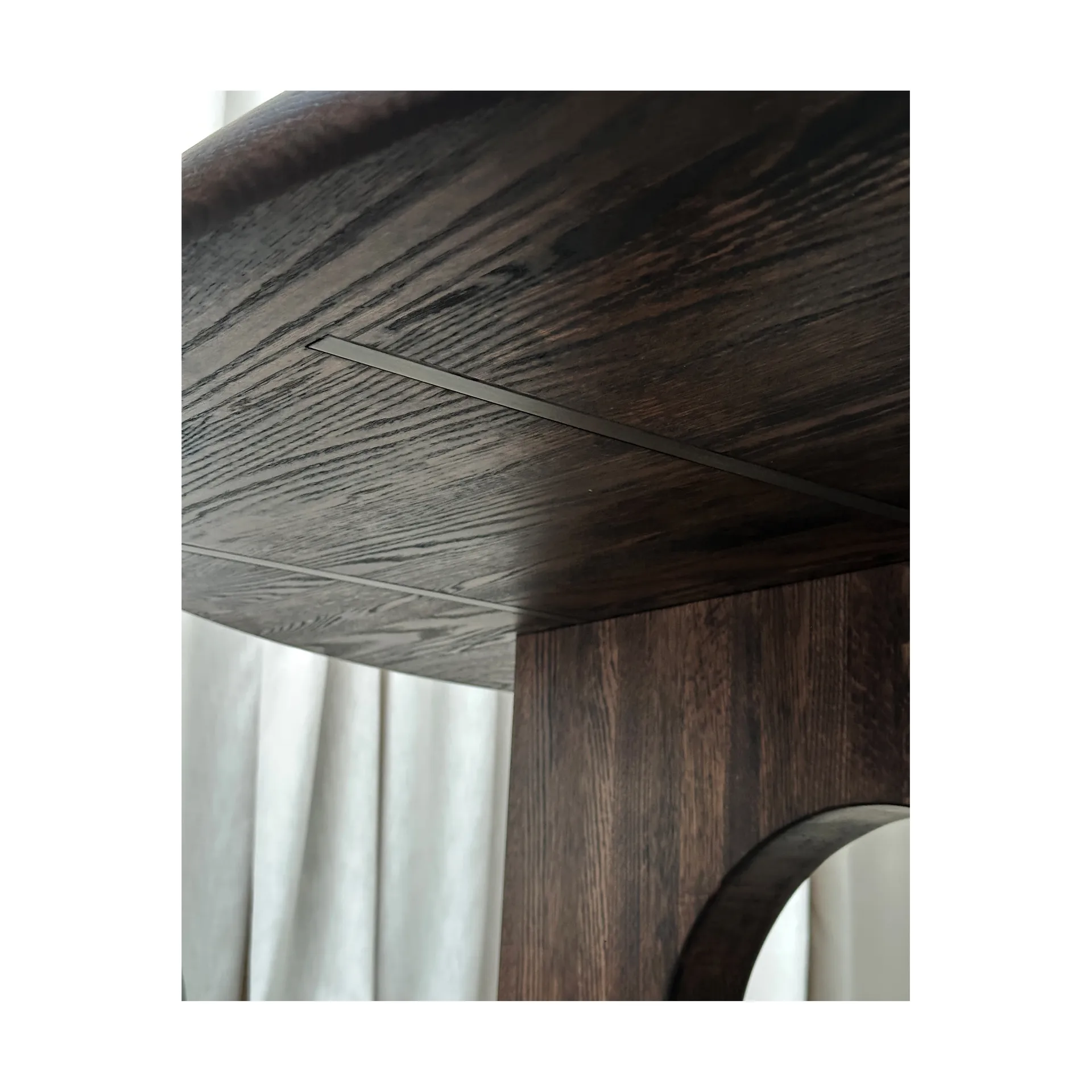 Tavolo da pranzo Sanders Ø160 cm, Rovere tinto scuro Tinted