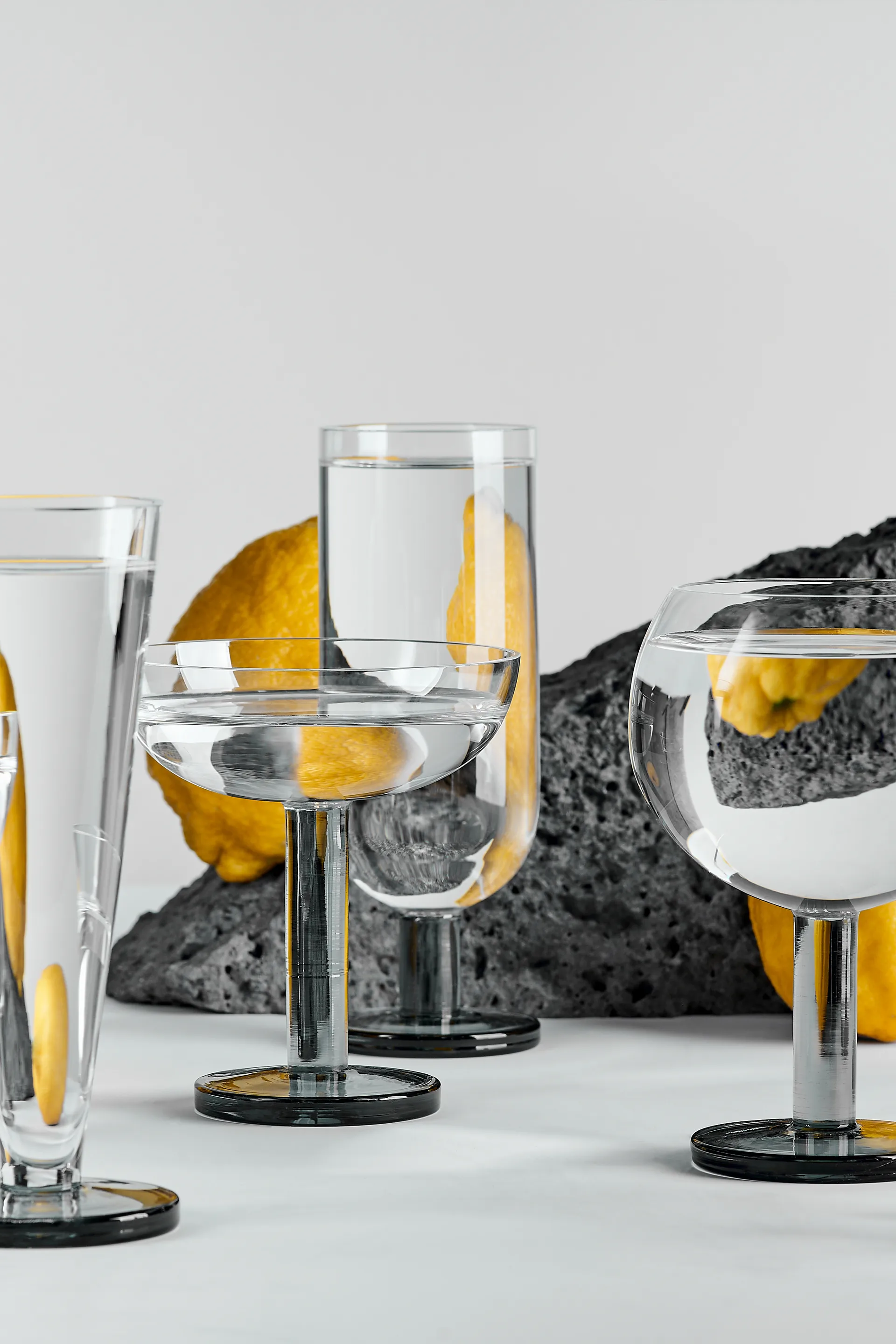 Bicchiere su piede Puck Balloon 45 cl confezione da 2, Clear-smoke Tom Dixon