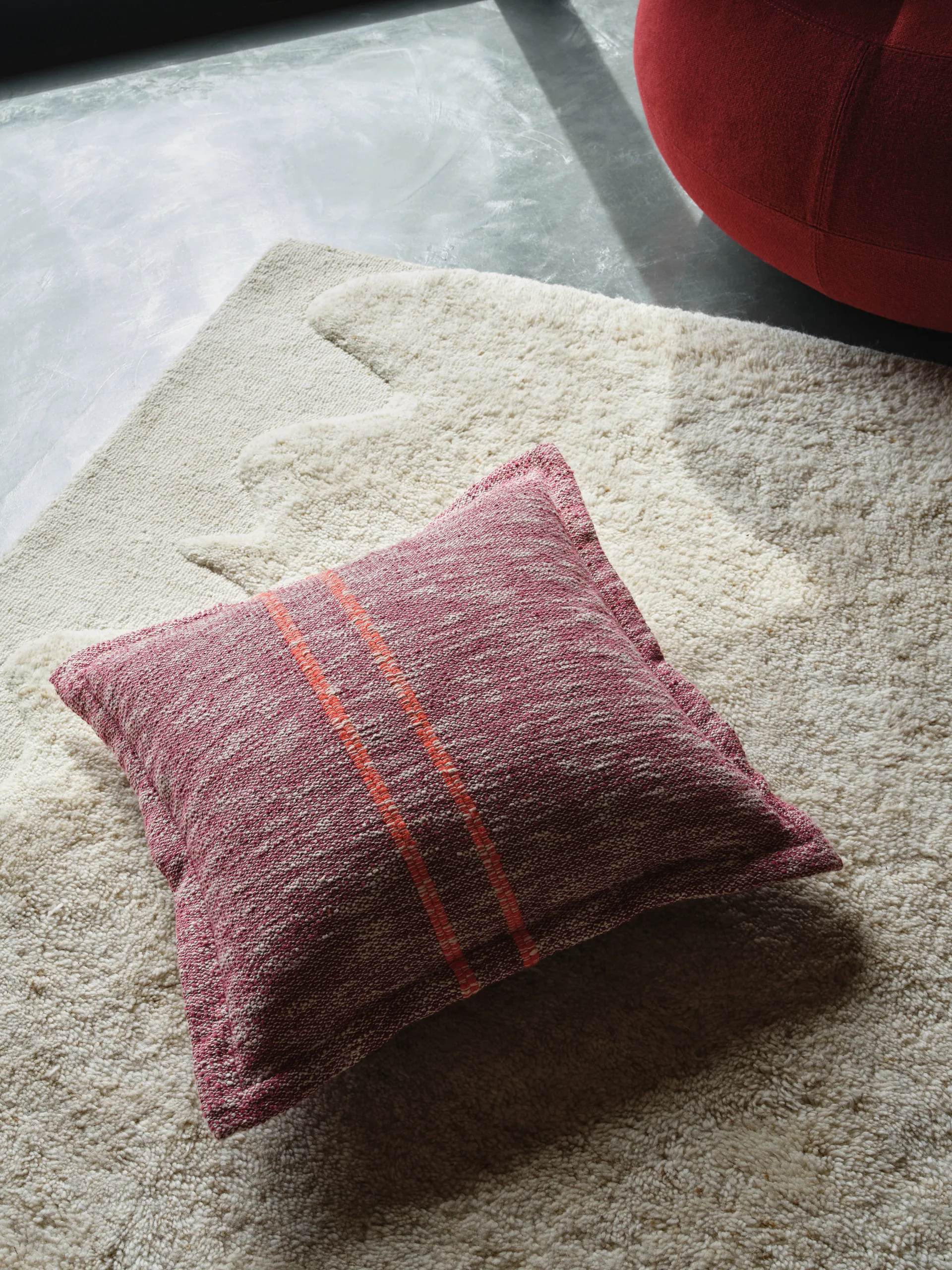 Cuscino decorativo Track, Burgundy, 56x56 cm Tom Dixon