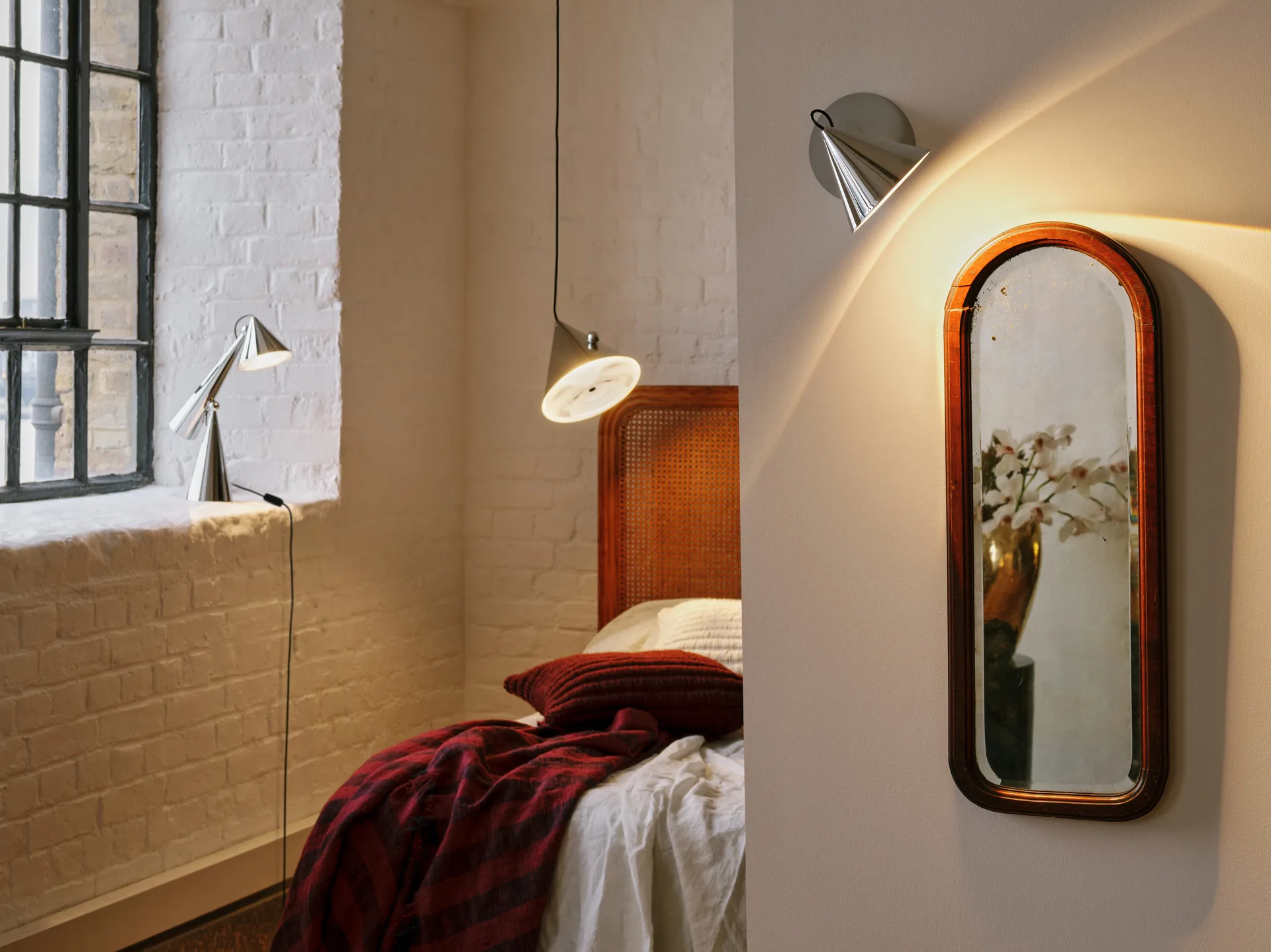 Lampada da parete Pose Surface, Argento Tom Dixon