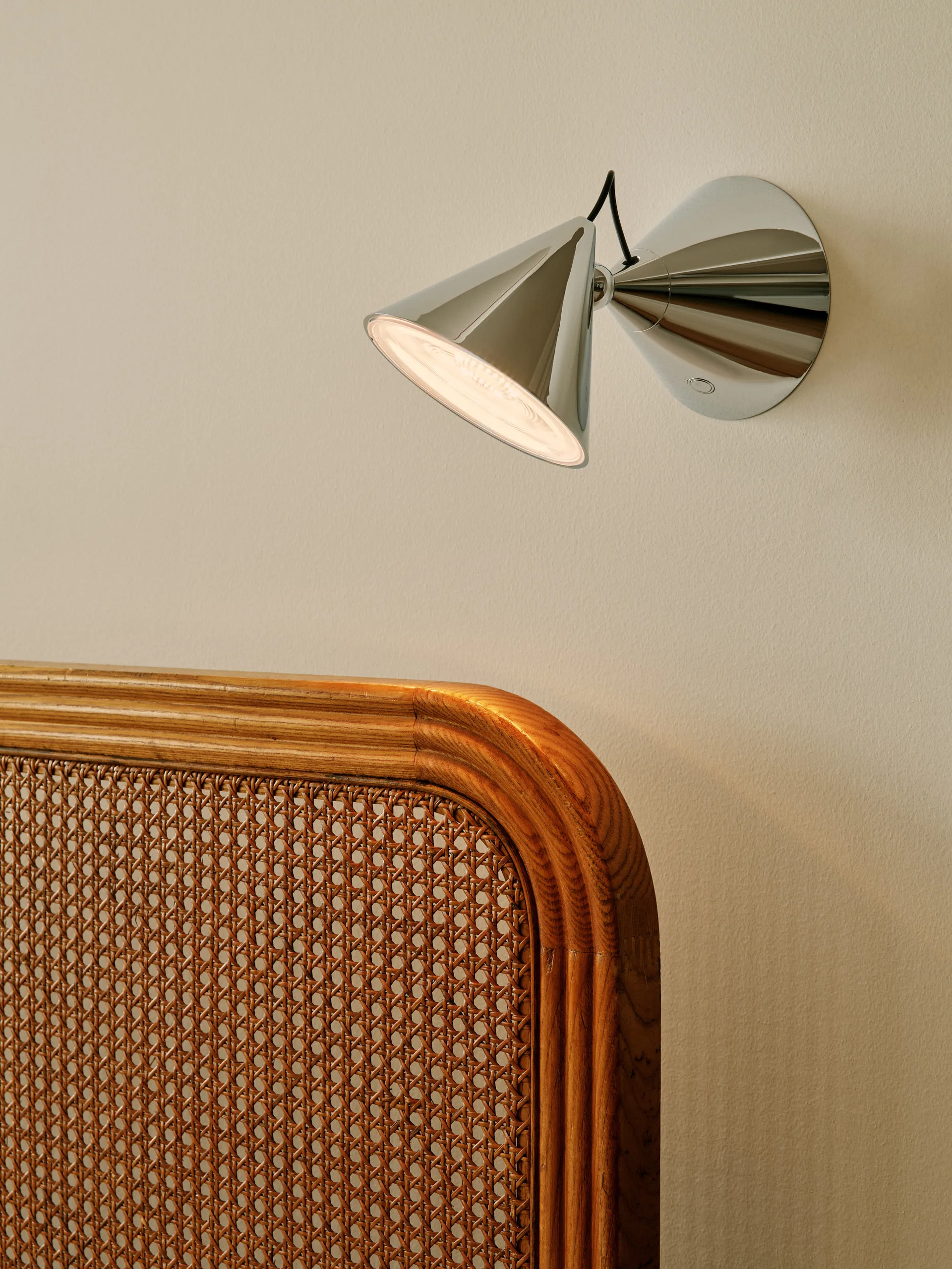 Lampada da parete Pose Surface, Argento Tom Dixon