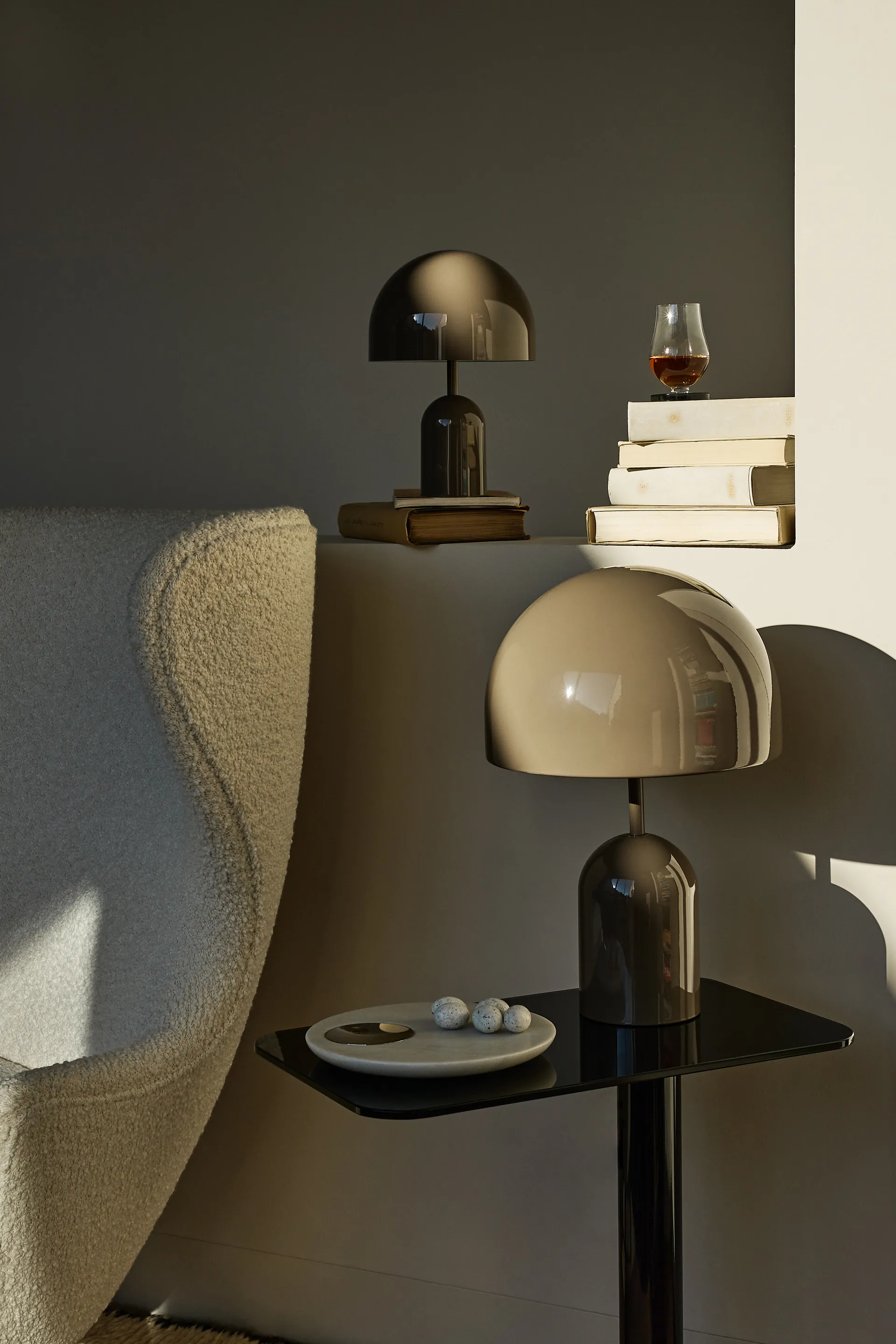 Lampada da tavolo Bell, Taupe Tom Dixon