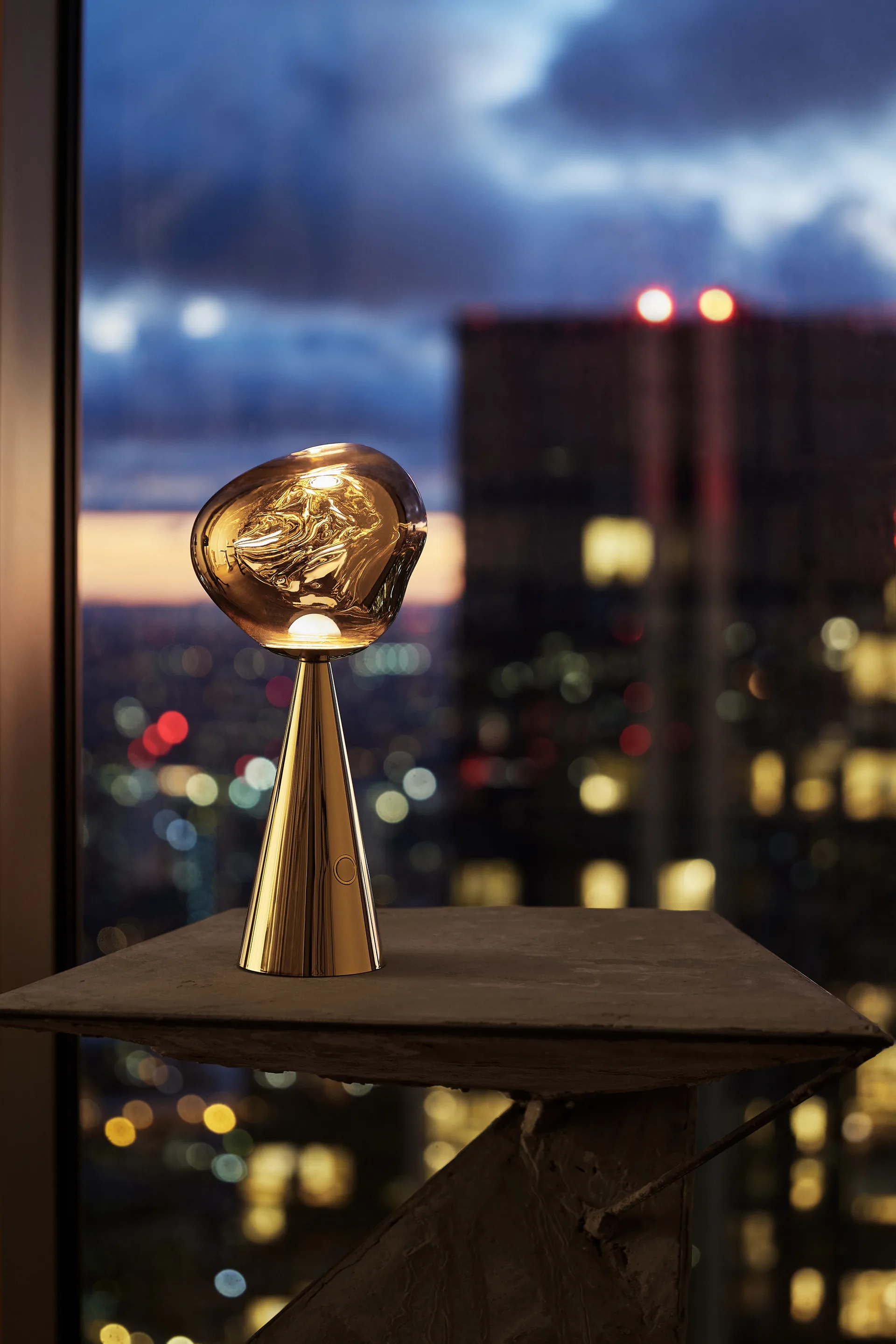 Lampada da tavolo Melt Portable, Oro Tom Dixon