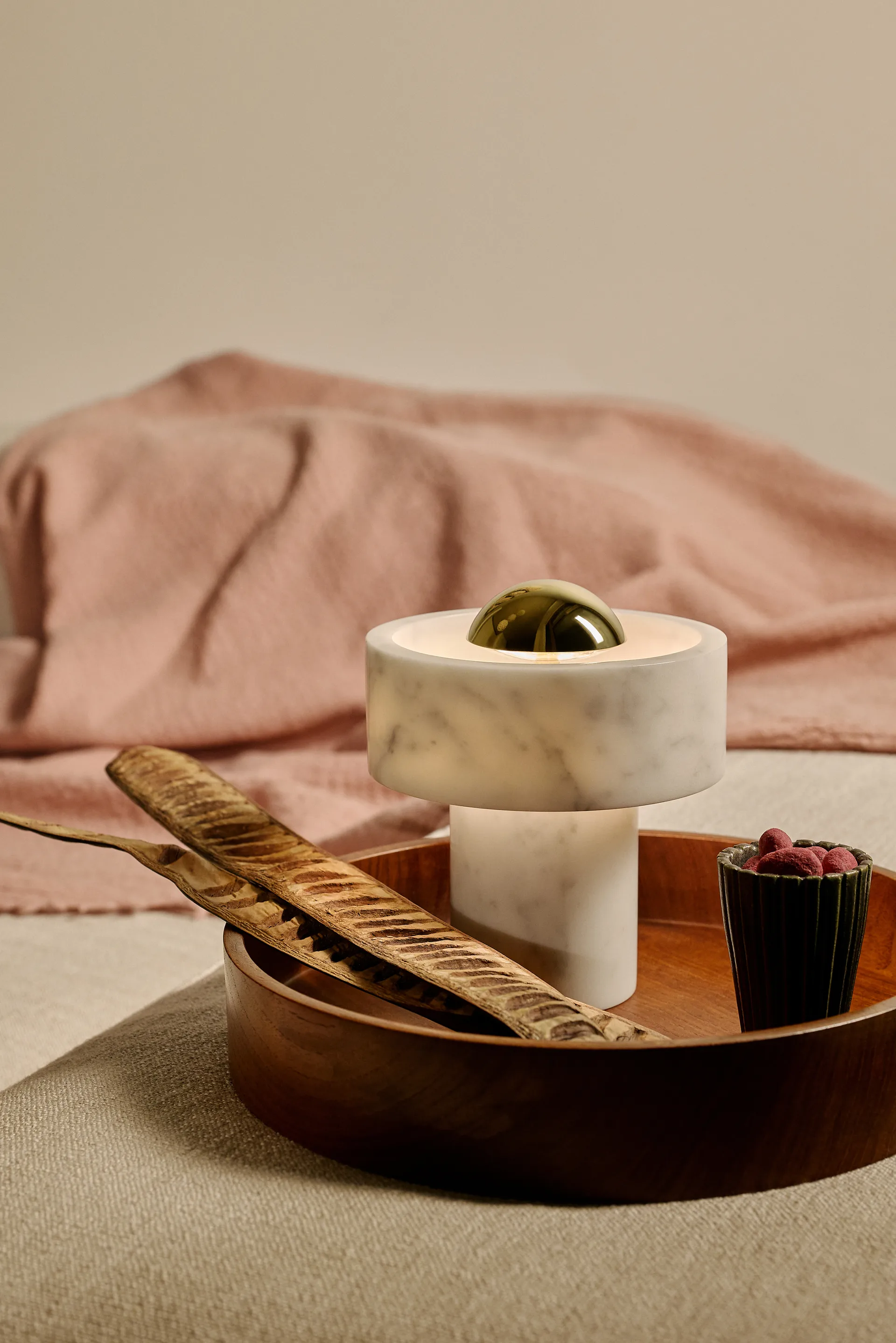 Lampada da tavolo portatile a LED Stone 28 cm, Marmo-oro Tom Dixon