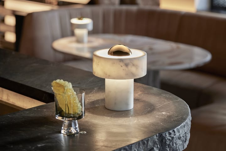 Lampada da tavolo portatile a LED Stone 28 cm, Marmo-oro Tom Dixon