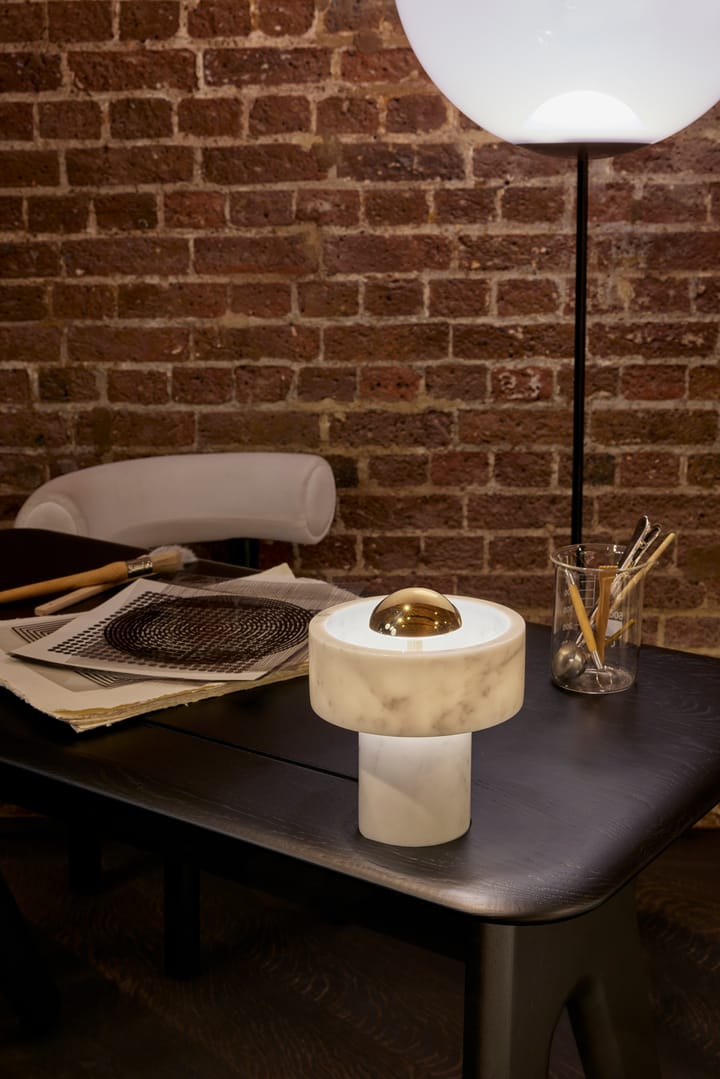Lampada da tavolo portatile a LED Stone 28 cm, Marmo-oro Tom Dixon