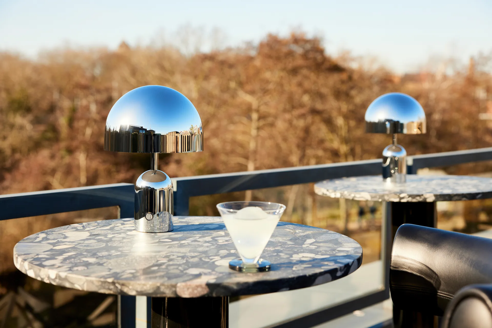 Lampada da tavolo portatile LED Bell, 28 cm, Argento Tom Dixon