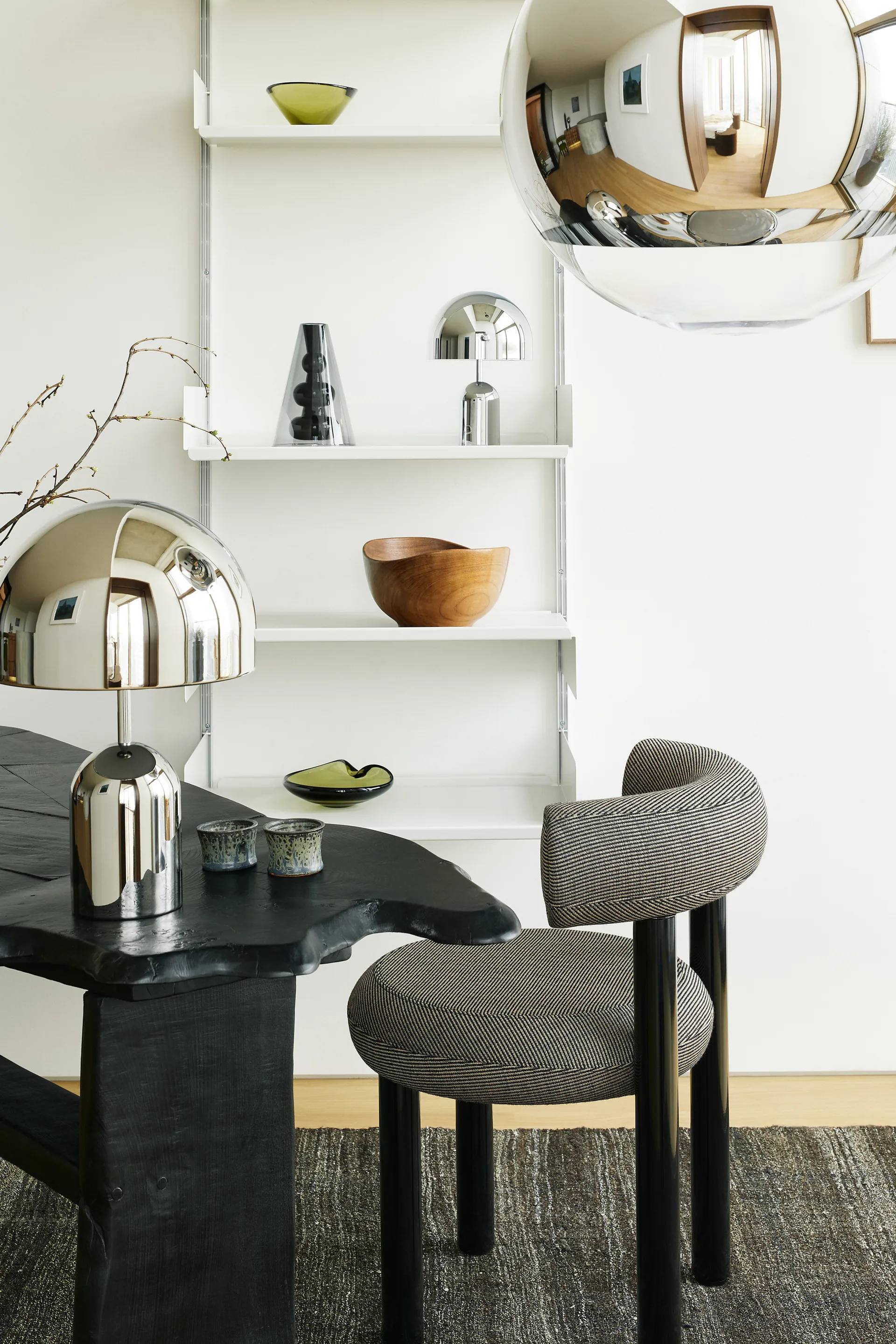 Lampada da tavolo portatile LED Bell, 28 cm, Argento Tom Dixon