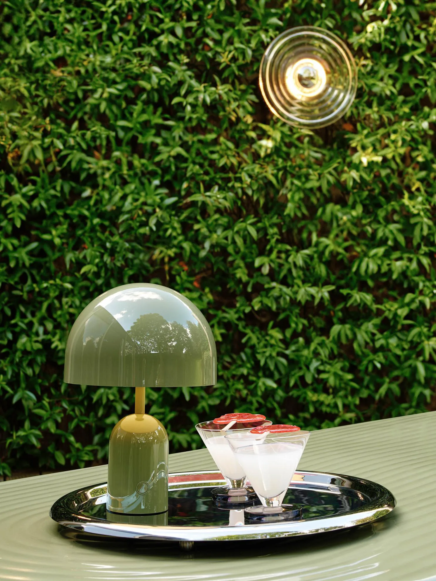 Lampada da tavolo portatile LED Bell, 28 cm, Muschio Tom Dixon