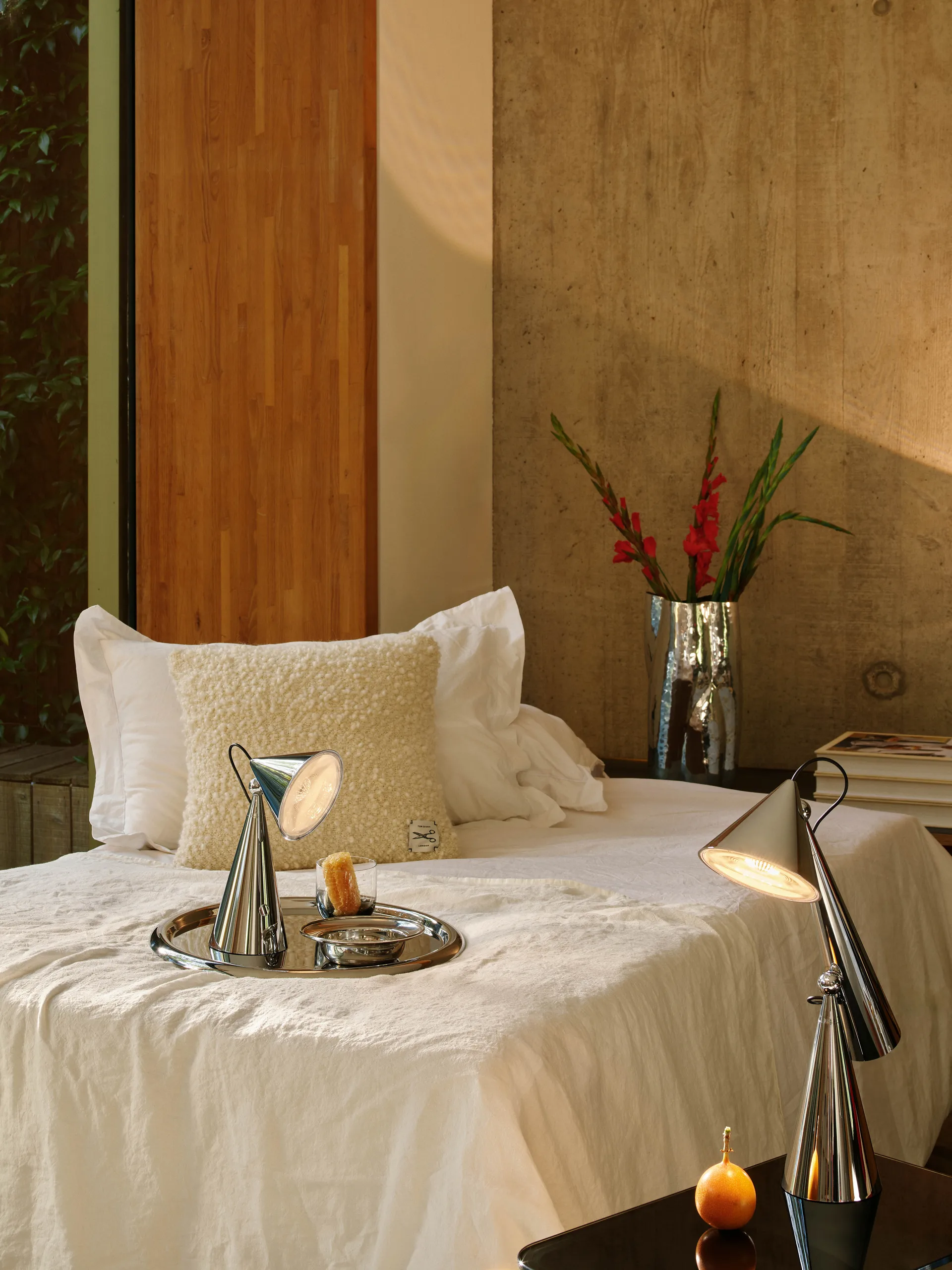 Lampada da tavolo portatile Pose LED, Argento Tom Dixon