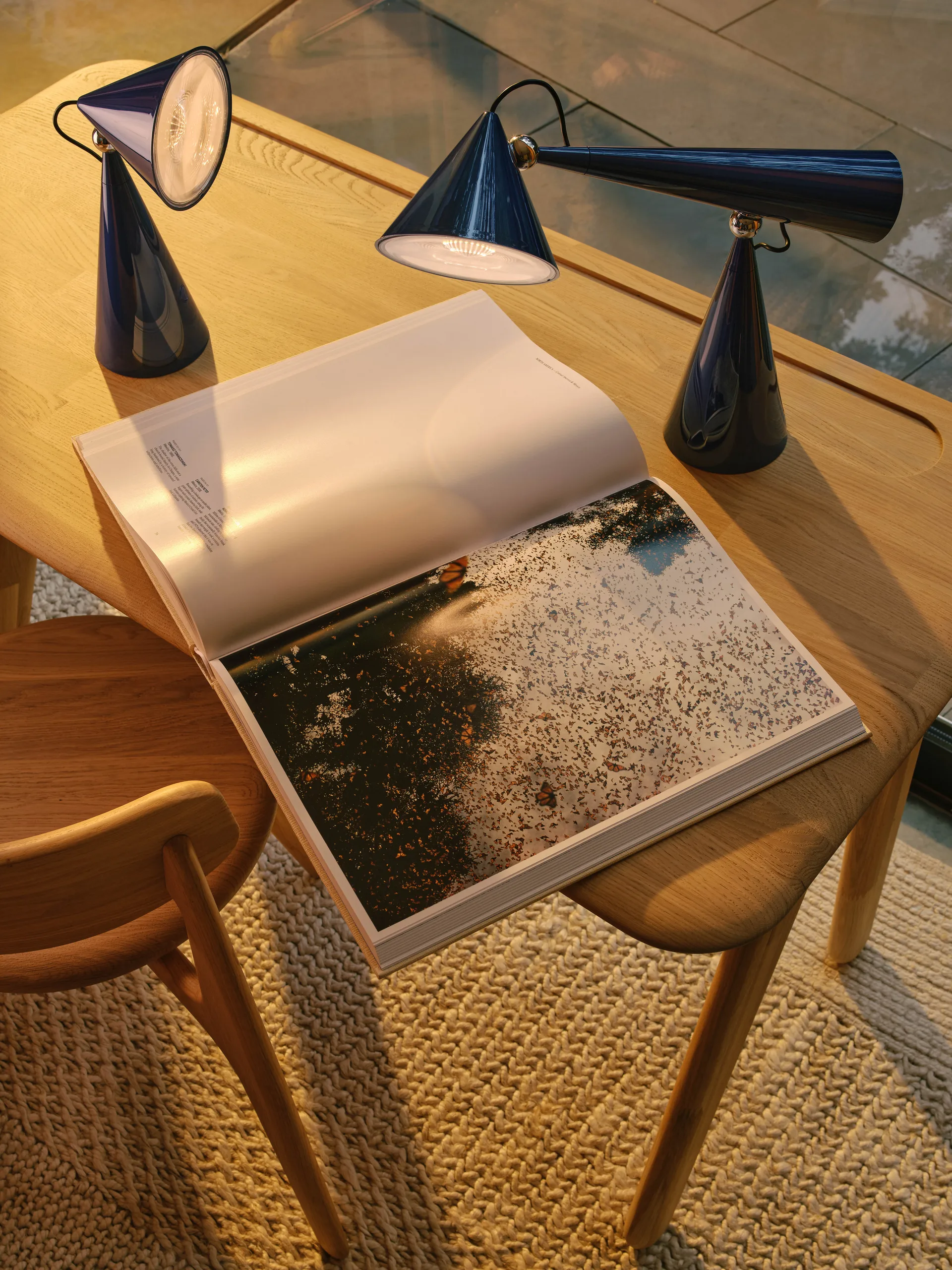 Lampada da tavolo Pose Task LED, Indaco Tom Dixon