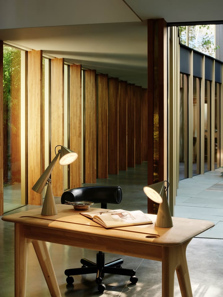 Lampada da tavolo Pose Task LED, Oro Tom Dixon
