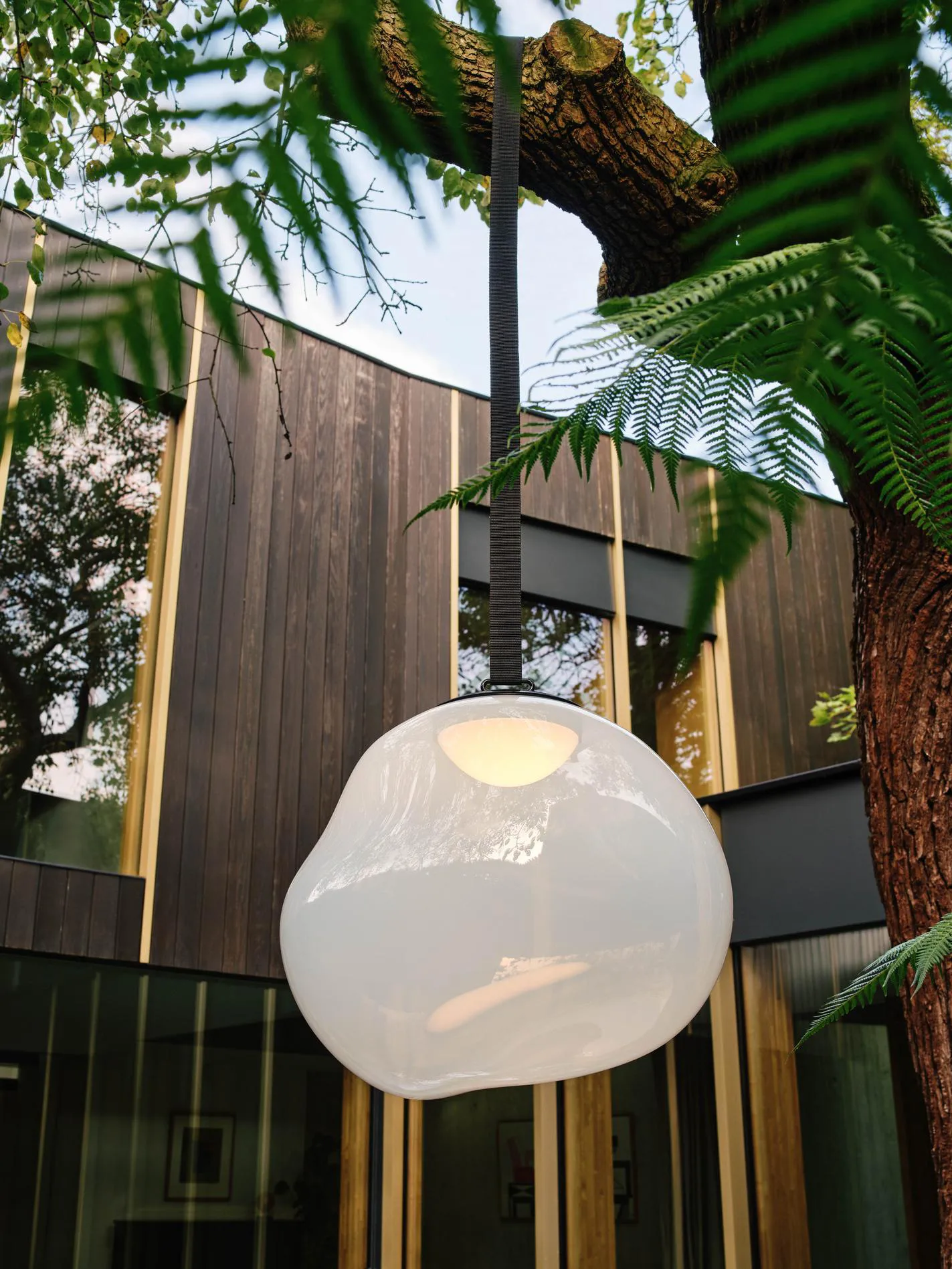 Lampada da terra Melt Portable LED grande, Opale Tom Dixon