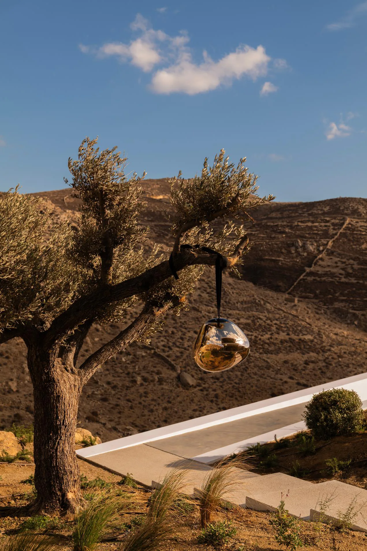 Lampada da terra Melt Portable LED grande, Oro Tom Dixon