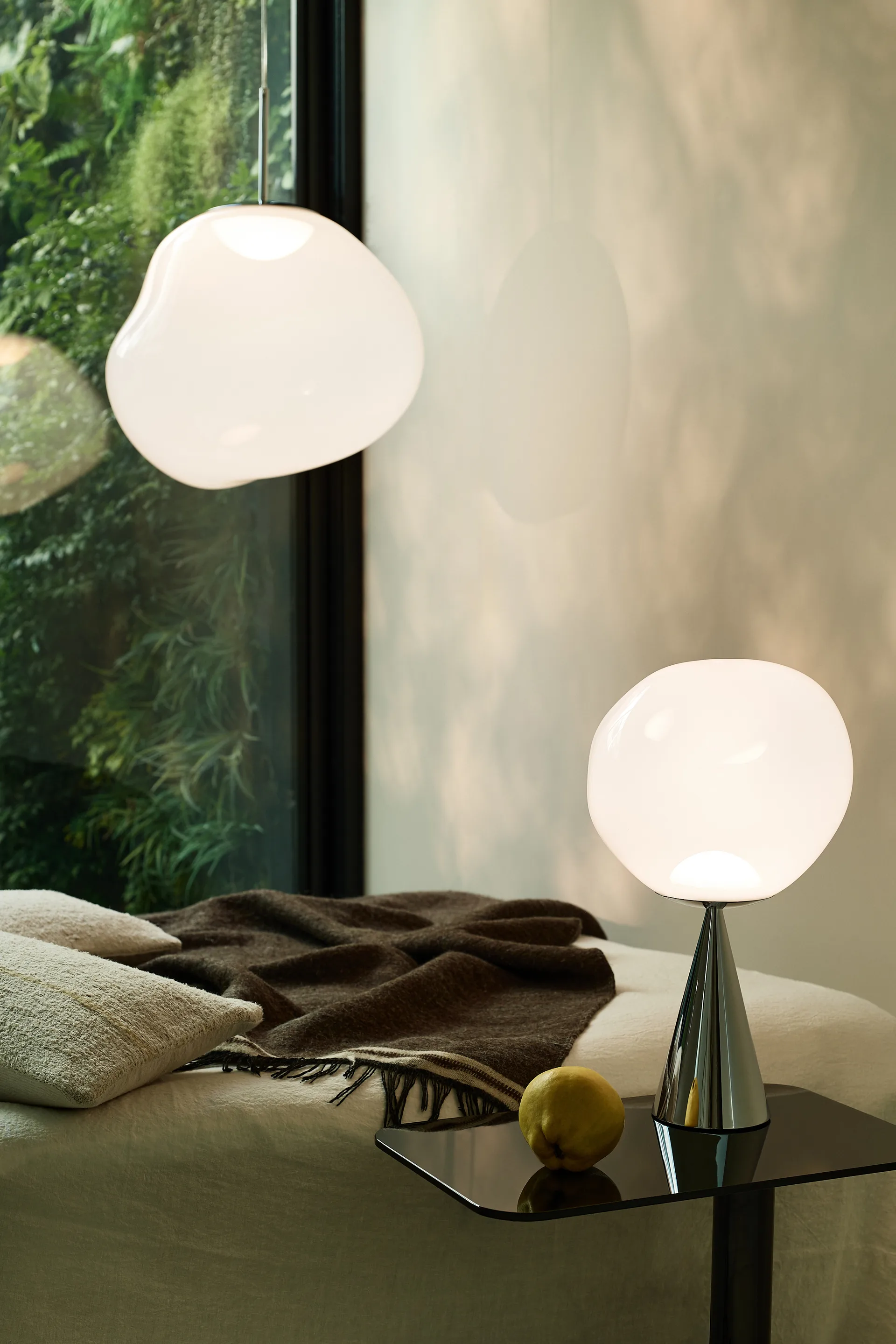 Lampada LED a sospensione Melt, Opale-argento Tom Dixon