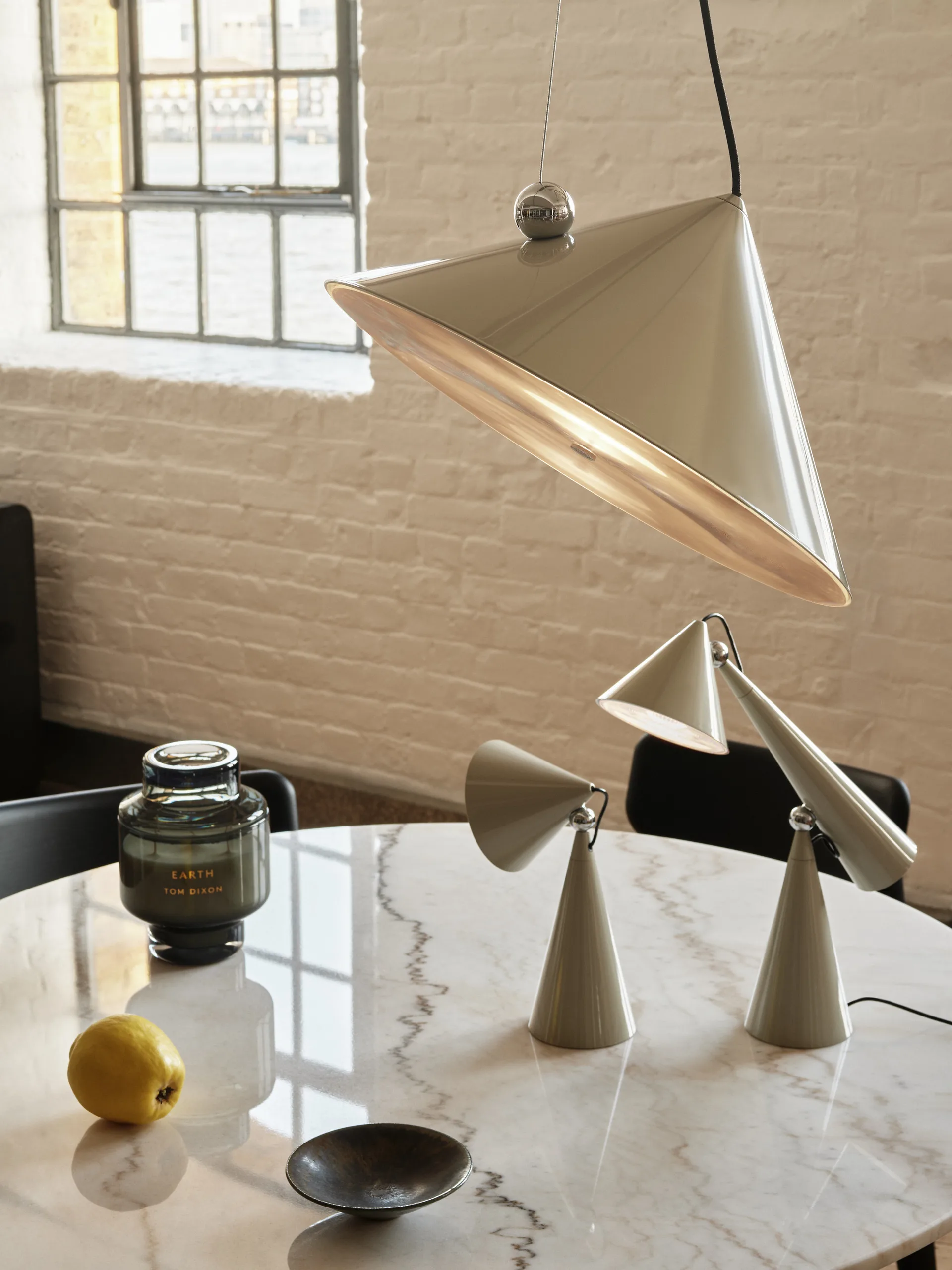 Lampada sospesa Pose, Putty, Ø25x24,5 cm Tom Dixon