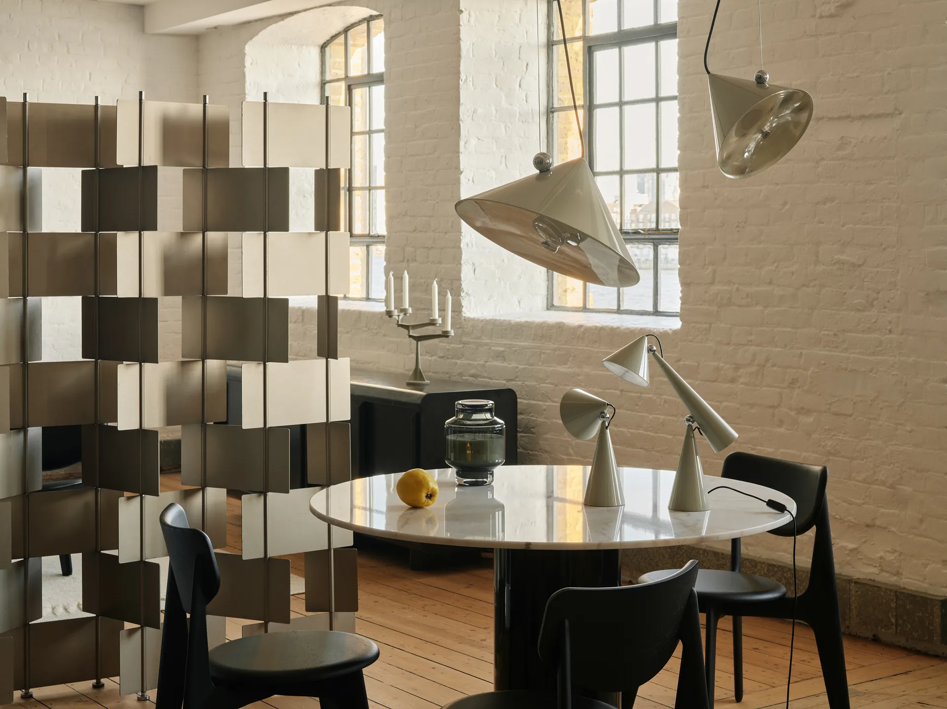 Lampada sospesa Pose, Putty, Ø43x30 cm Tom Dixon