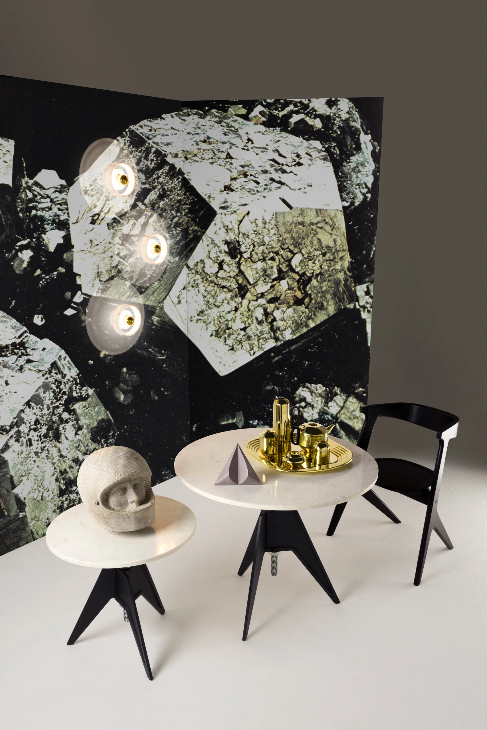 Tavolo da caffè Screw Ø90 cm, Bianco marmo-ghisa Tom Dixon