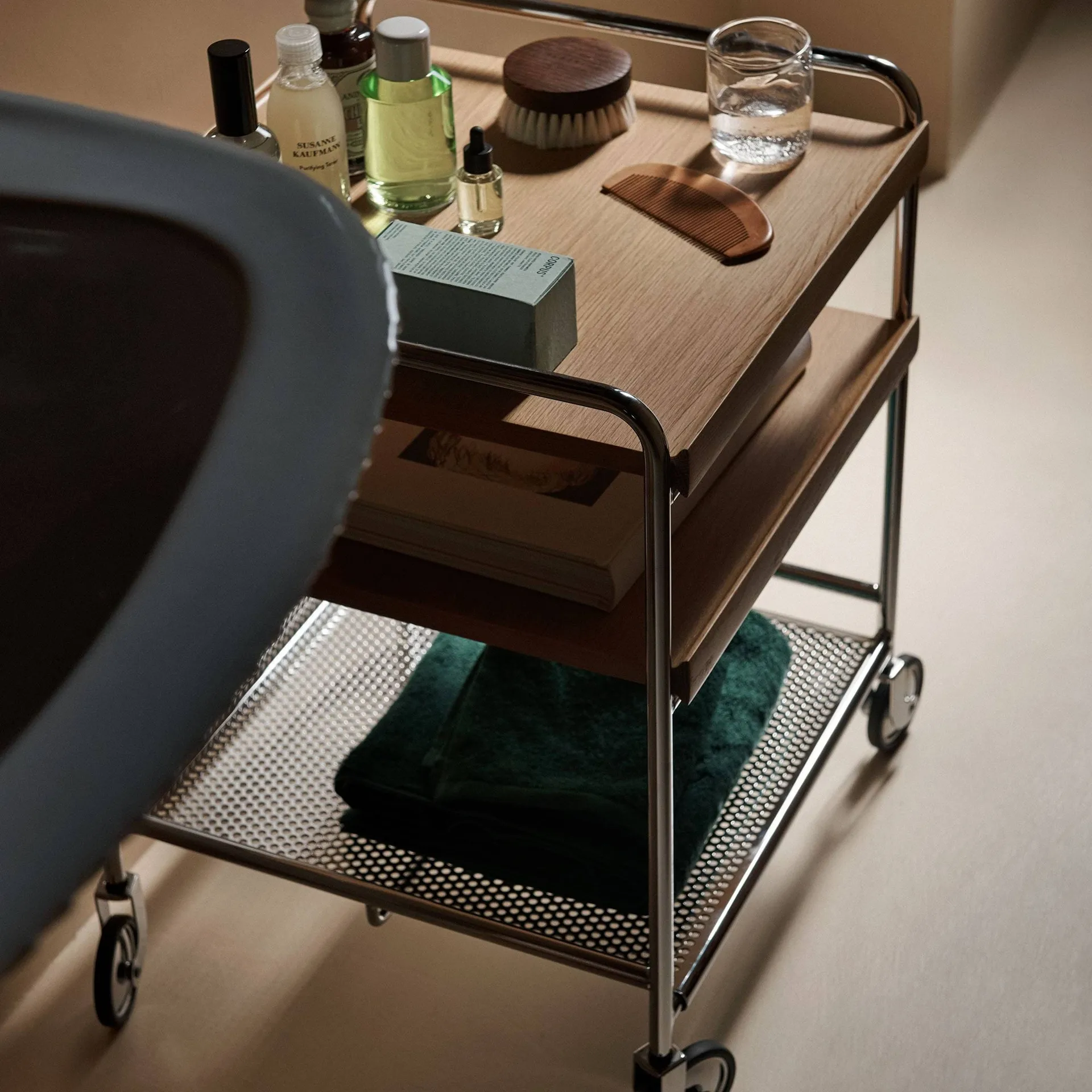 Alima NDS2 carrello portavivande, Rovere laccato-cromo &Tradition