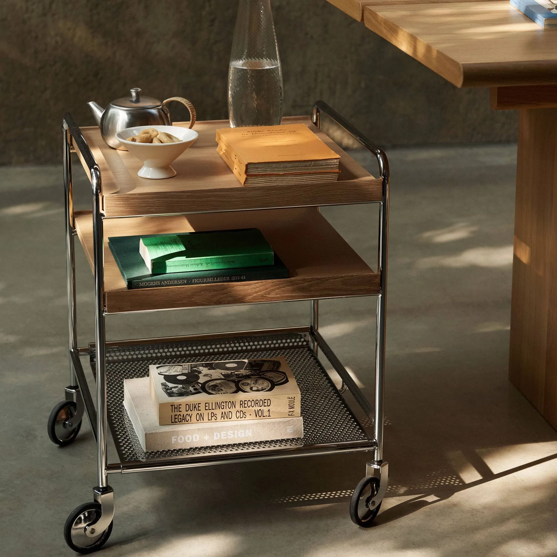 Alima NDS2 carrello portavivande, Rovere laccato-cromo &Tradition