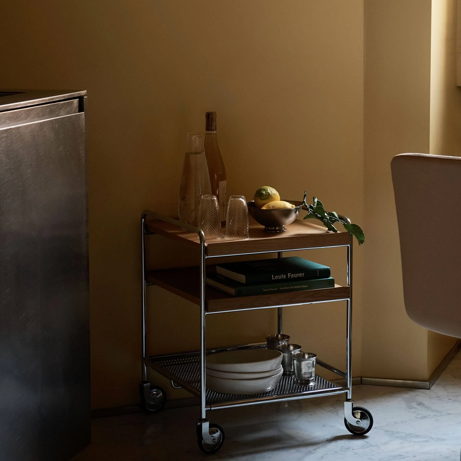 Alima NDS2 carrello portavivande, Rovere laccato-cromo &Tradition