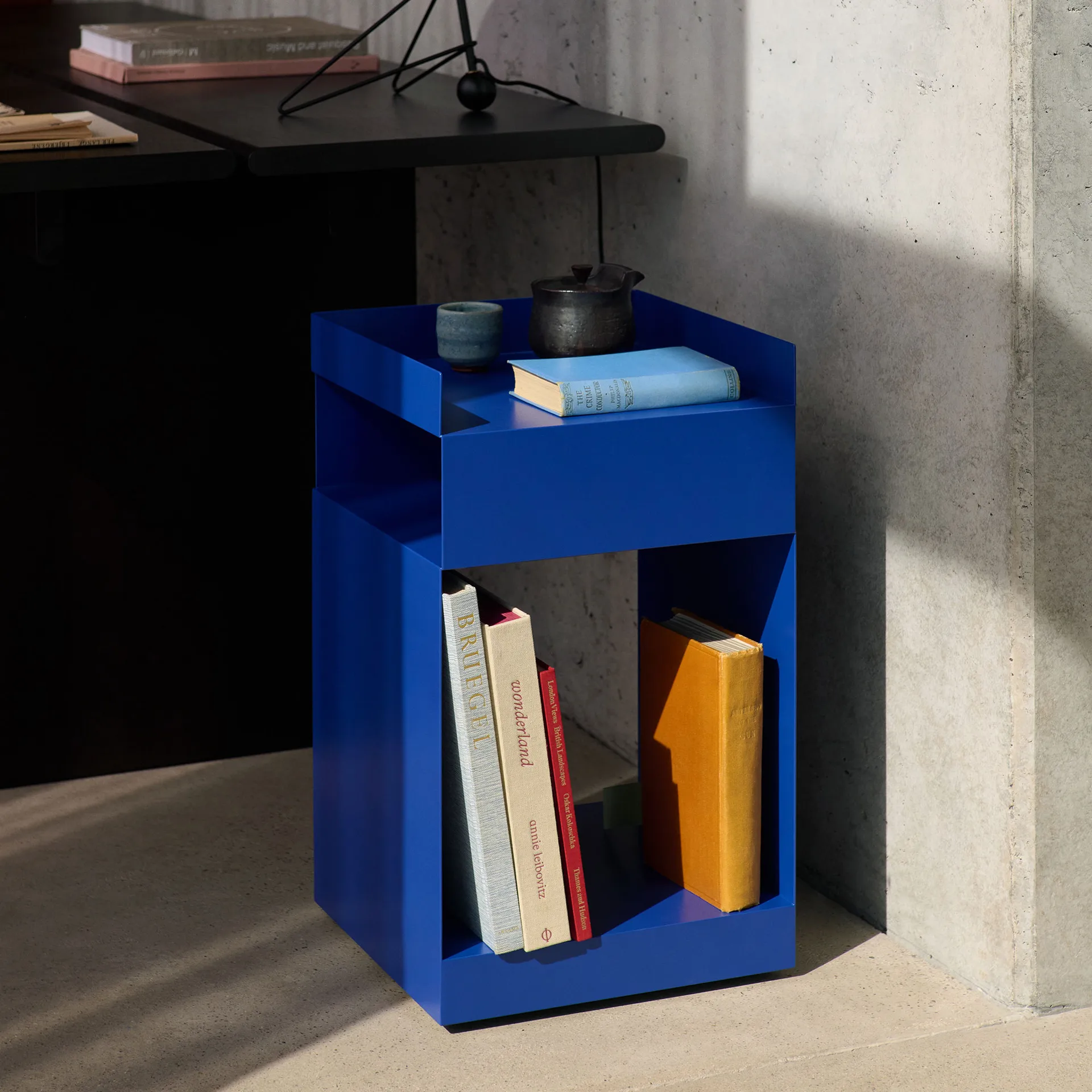 Carrello da servizio Rotate SC73, Cobalt blue &Tradition