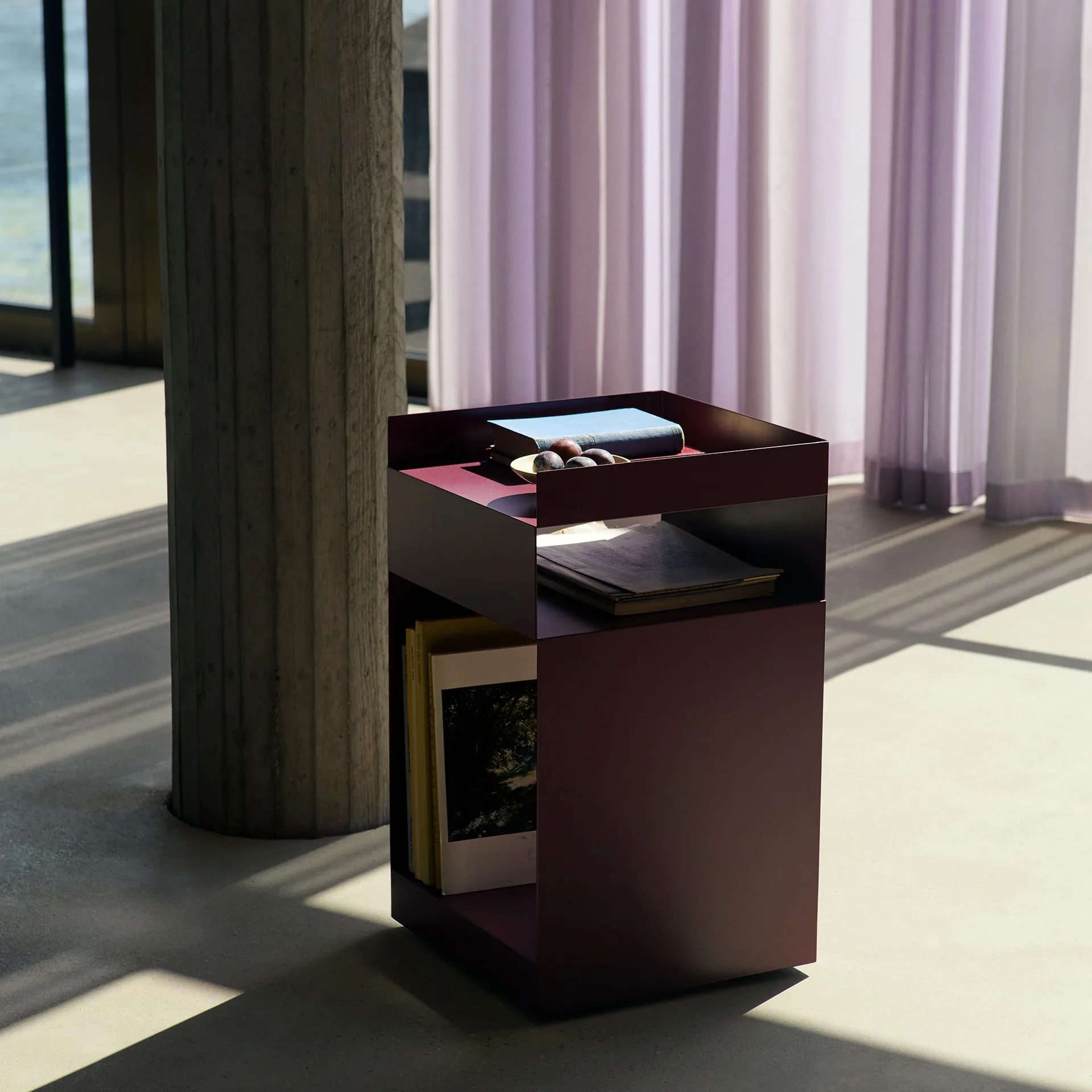 Carrello da servizio Rotate SC73, Dark plum &Tradition