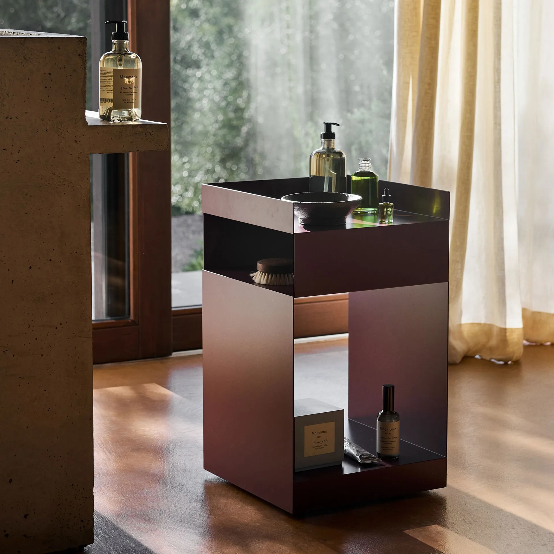 Carrello da servizio Rotate SC73, Dark plum &Tradition