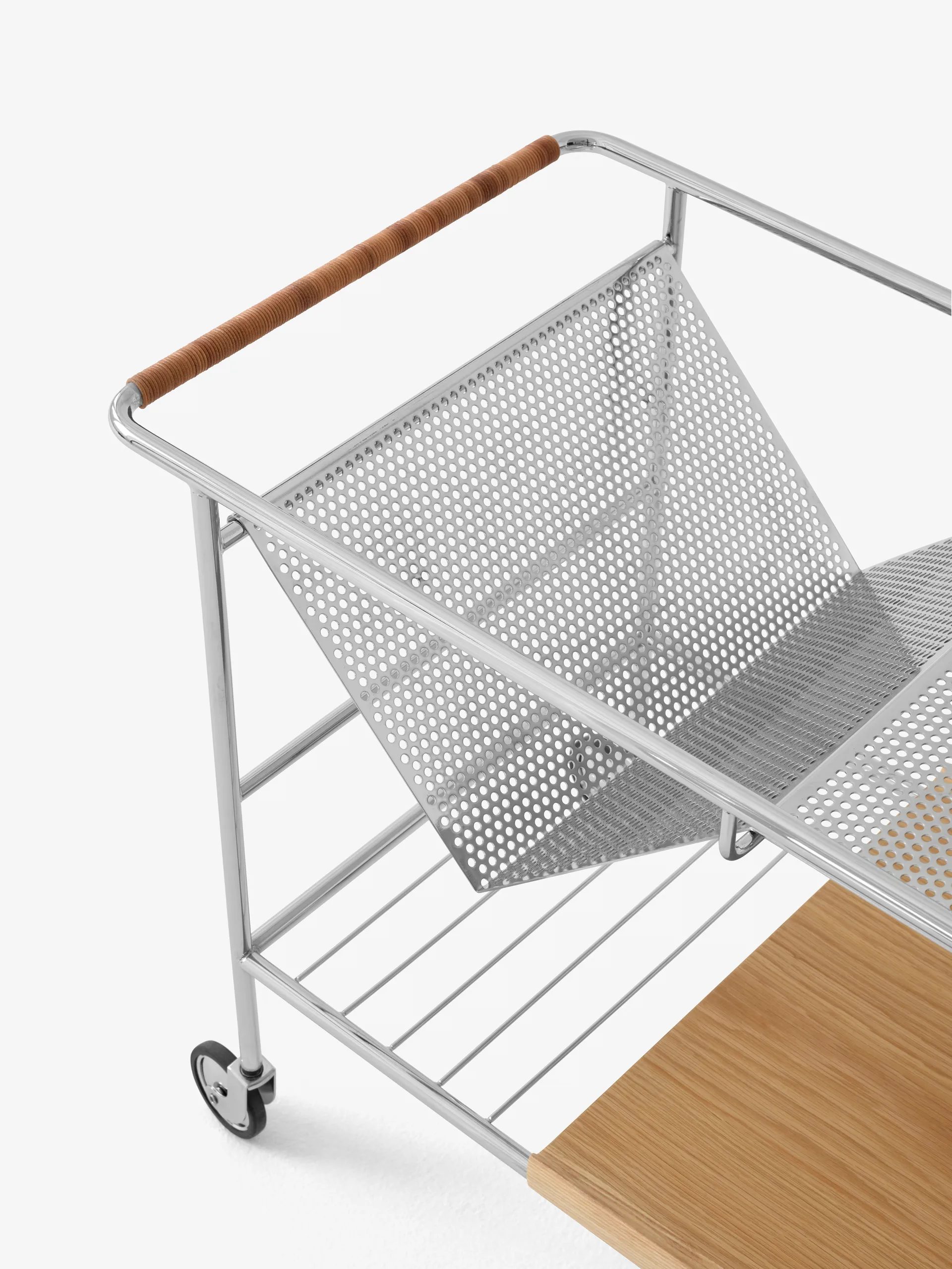 Carrello portaoggetti Alima in rovere verniciato, Chrome & lacquered oak &Tradition