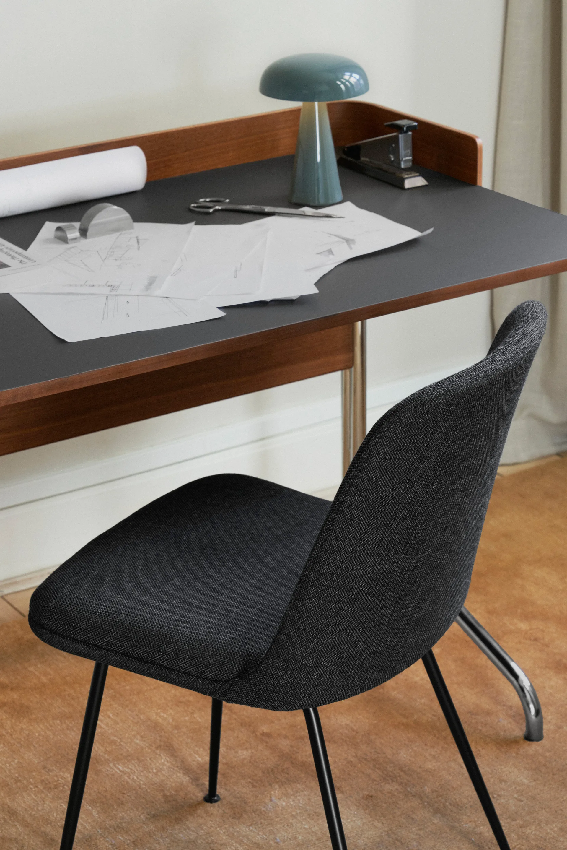 Como Lampada da tavolo portatile SC53, Stone blue &Tradition