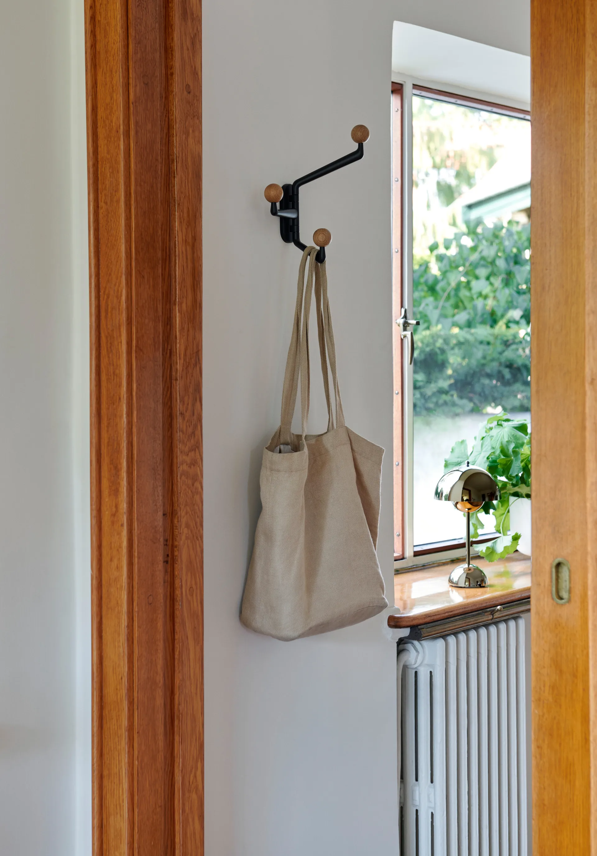 Gancio piccolo a 3 braccia Capture SC74 , Grafite-rovere &Tradition