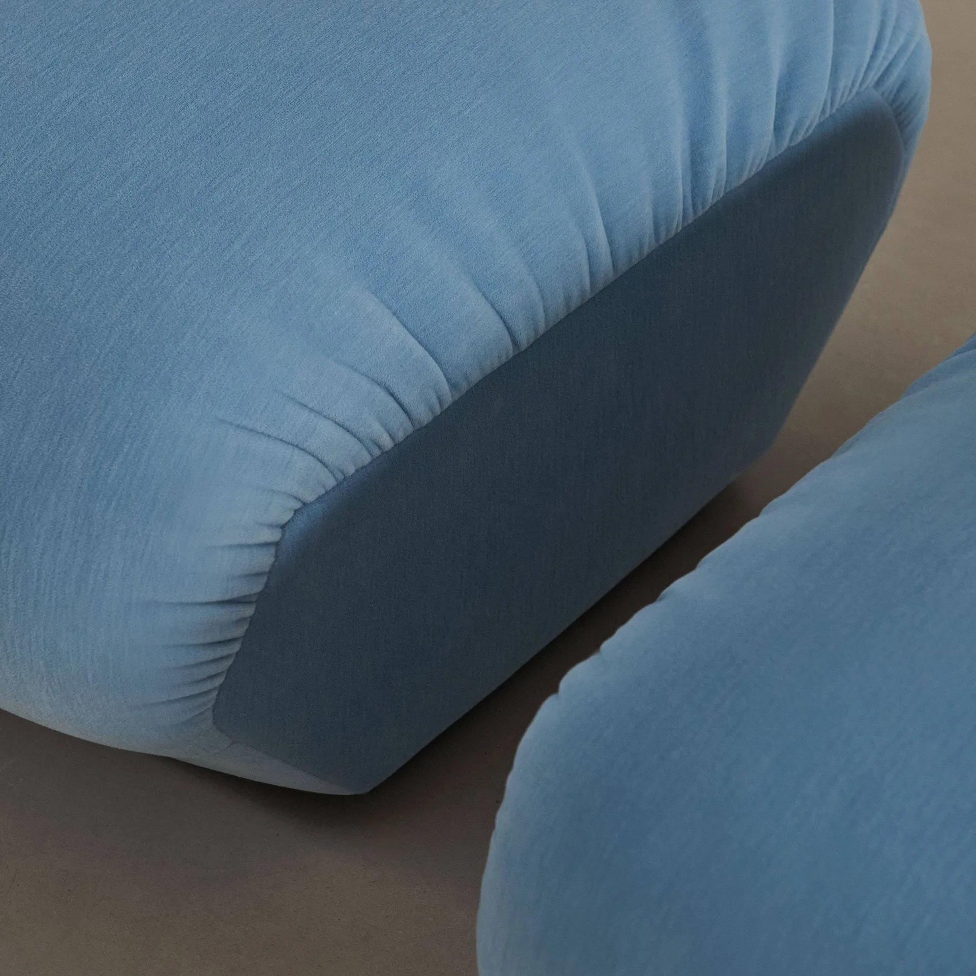 Hi Lo AV56 pouf, Gentle 0733 &Tradition