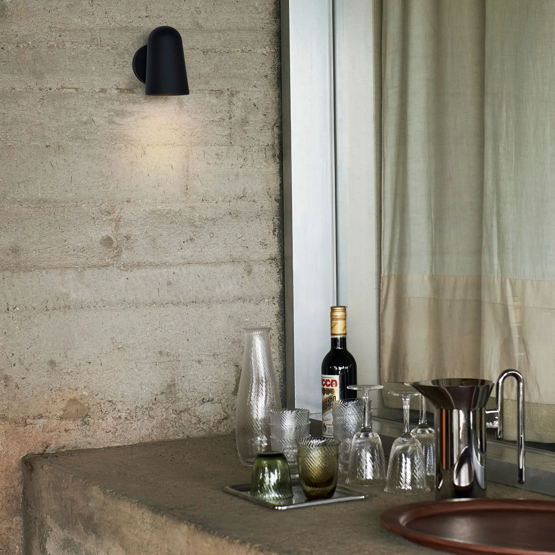 Lampada da parete Solid SC104, Black &Tradition