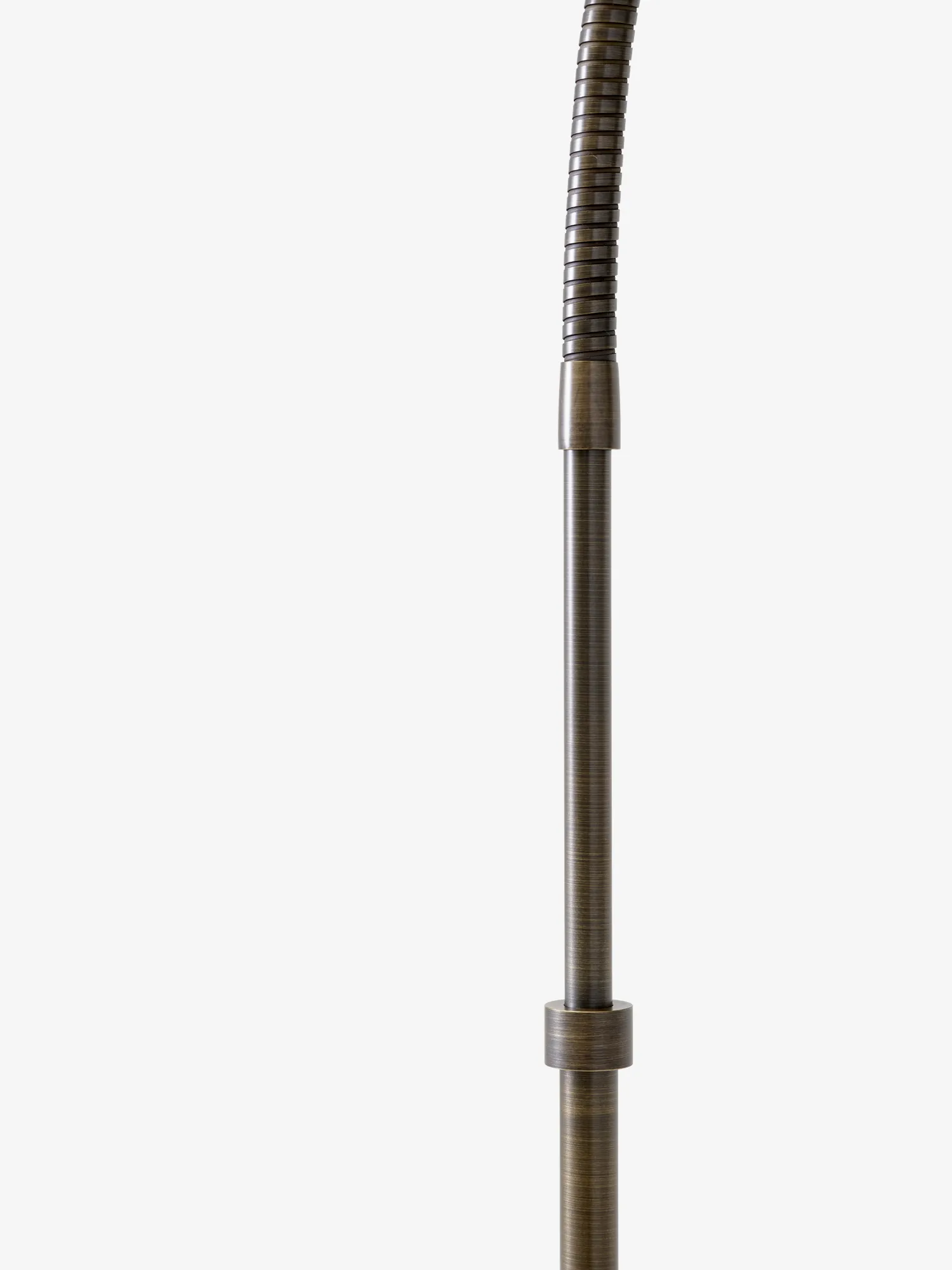 Lampada da pavimento Bellevue AJ7, edizione anniversario, Grigio pietra, ottone bronzato &Tradition