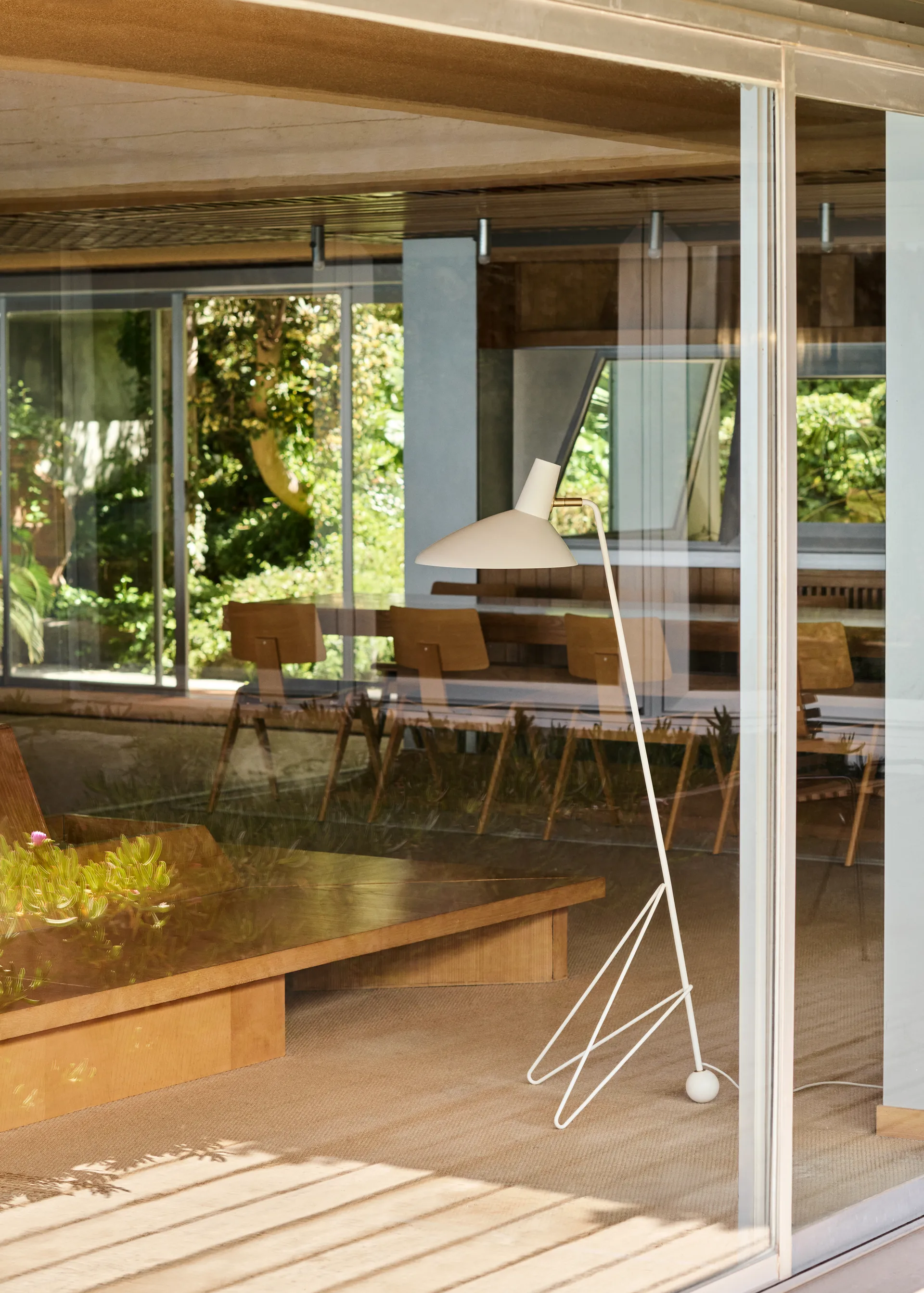 Lampada da pavimento Tripod HM8, Bianco opaco &Tradition