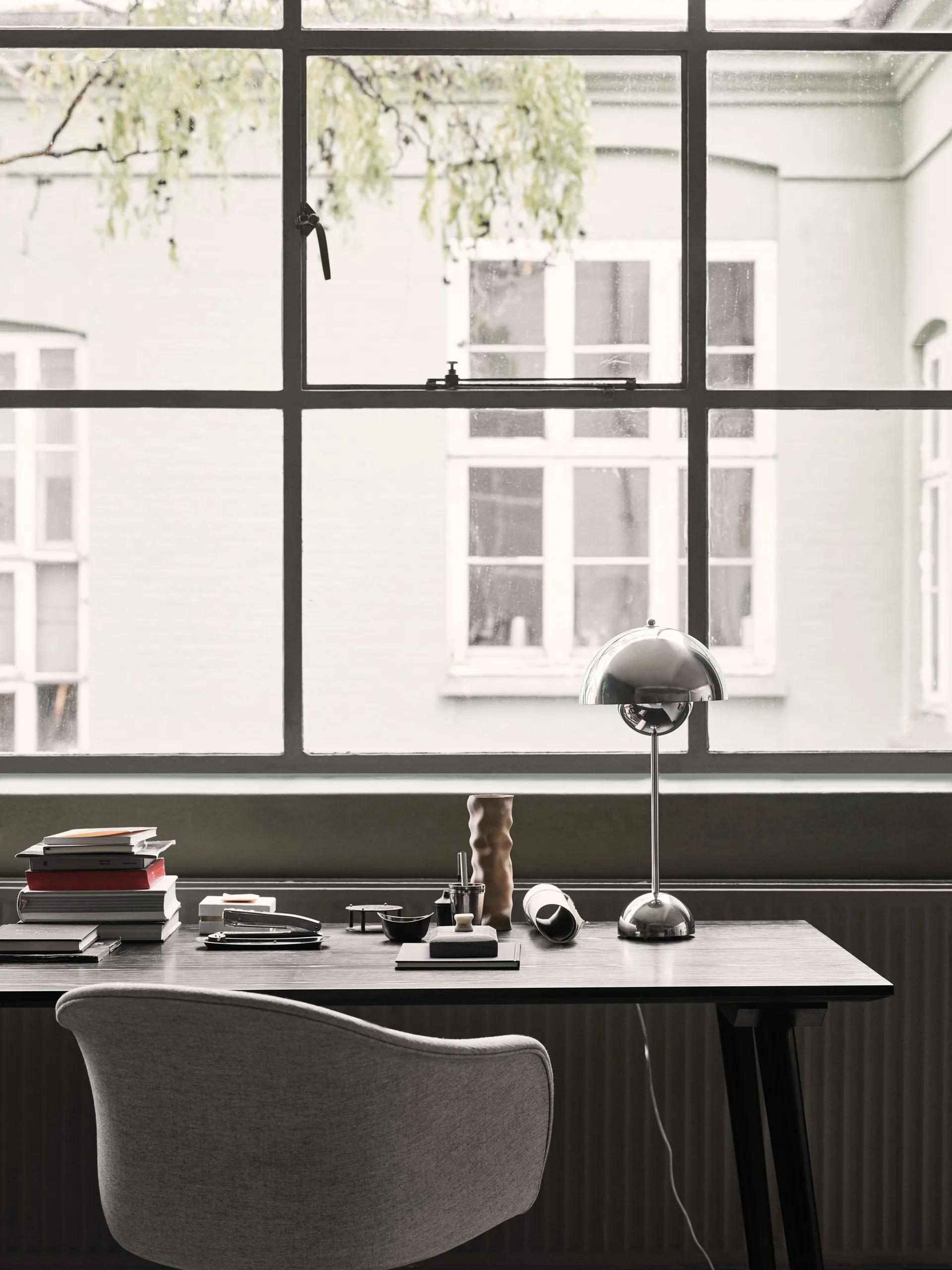 Lampada da tavolo FlowerPot VP3, Chrome-plated &Tradition