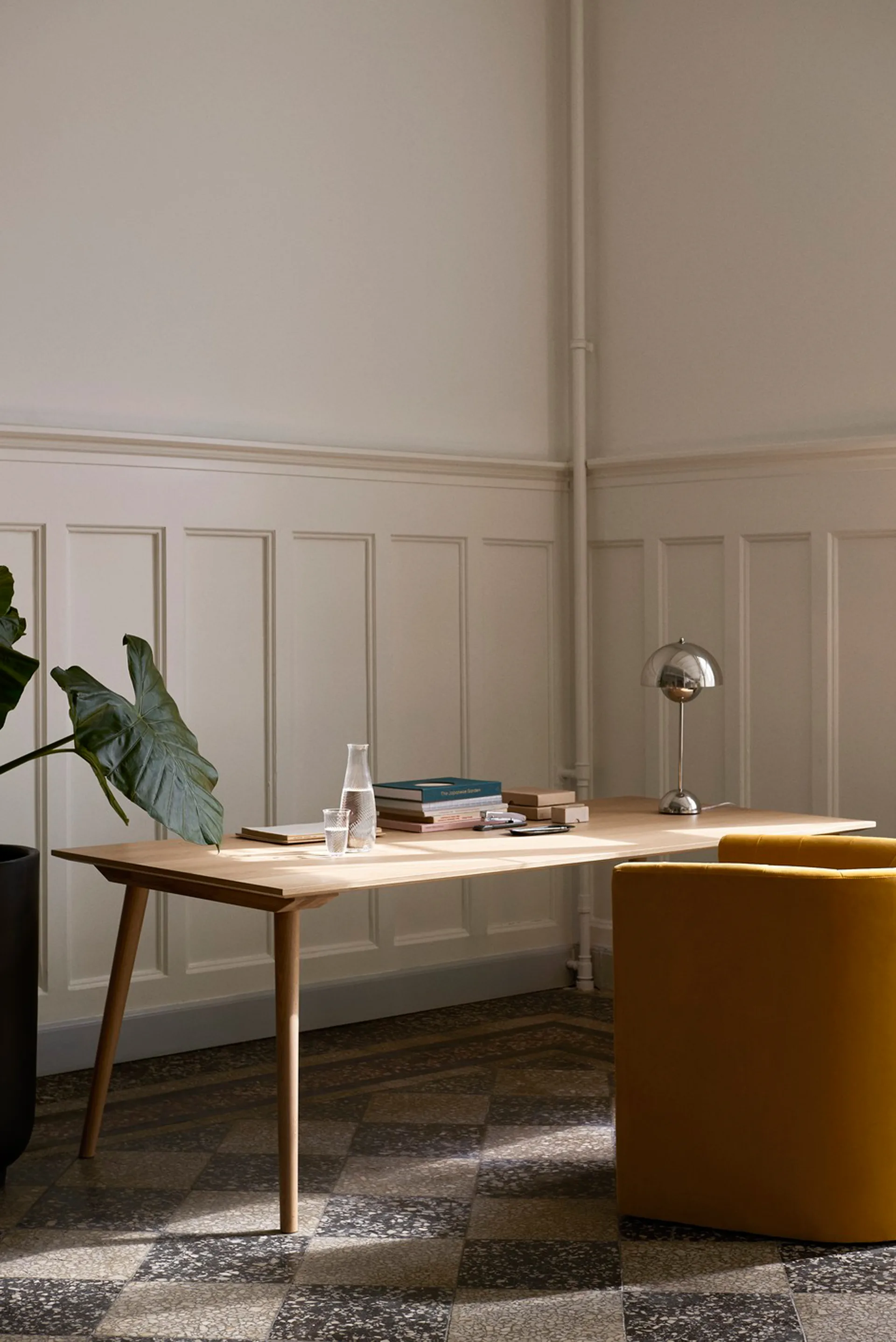 Lampada da tavolo FlowerPot VP3, Chrome-plated &Tradition