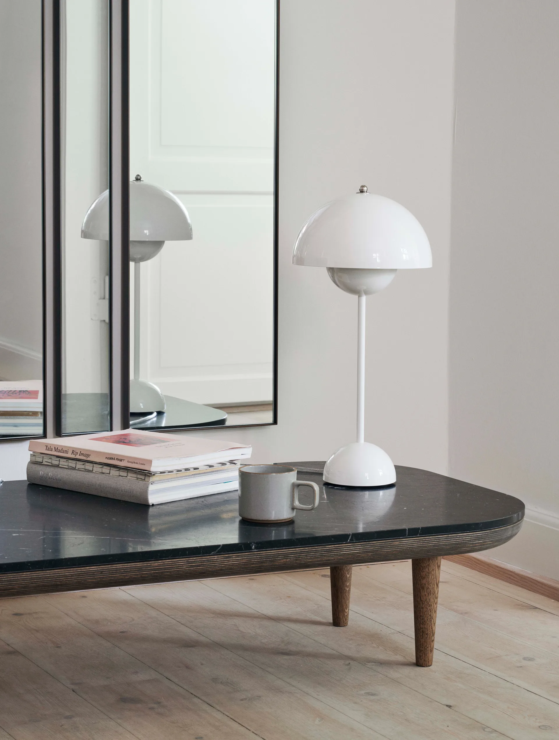 Lampada da tavolo FlowerPot VP3, white (bianco sporco) &Tradition