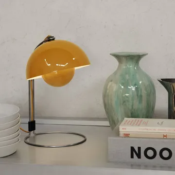 Lampada da tavolo FlowerPot VP4 - Mustard - &Tradition