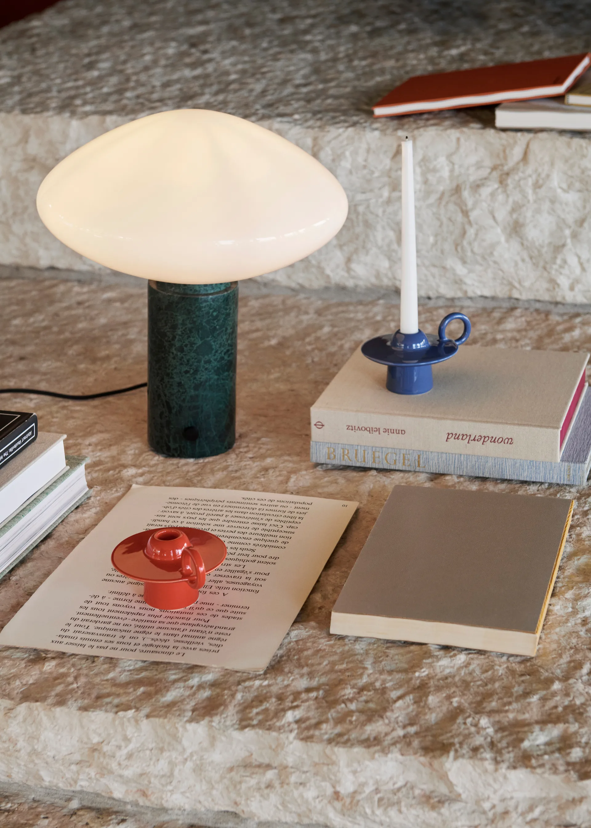Lampada da tavolo Mist AP17 Ø 37 cm, Bianco opaco, verde Guatemala &Tradition