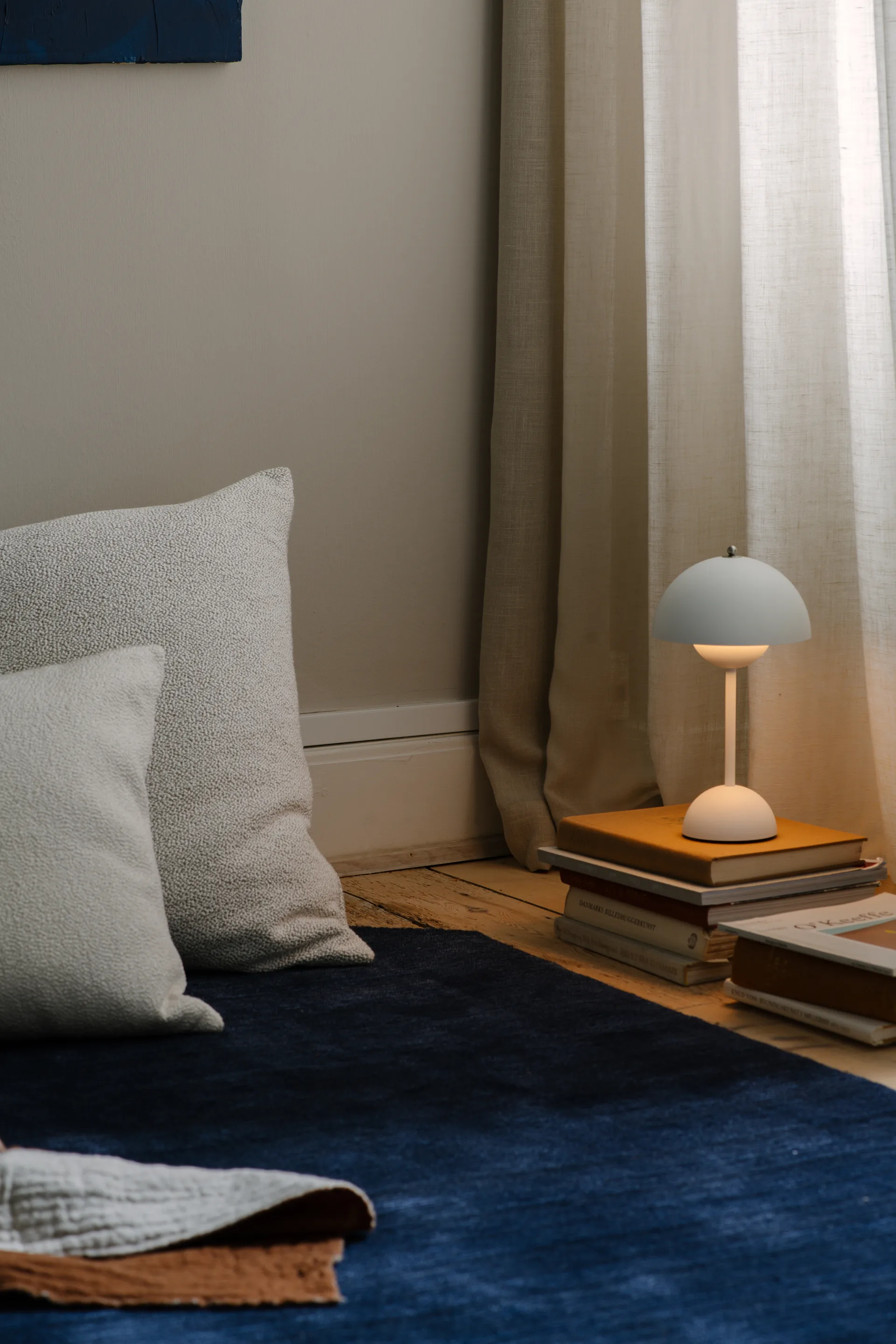 Lampada da tavolo portatile Flowerpot VP9, bianco opaco &Tradition