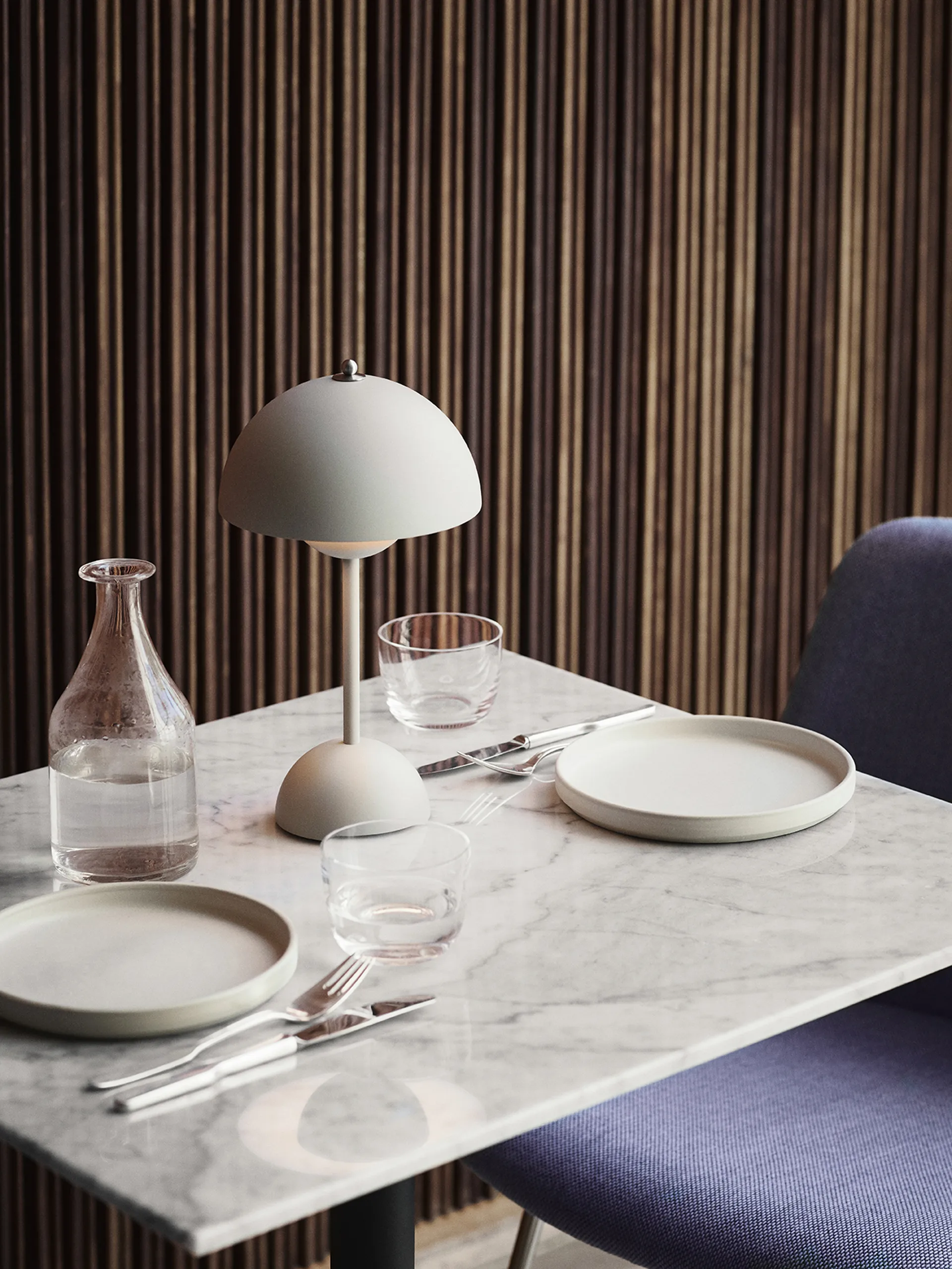 Lampada da tavolo portatile Flowerpot VP9, bianco opaco &Tradition